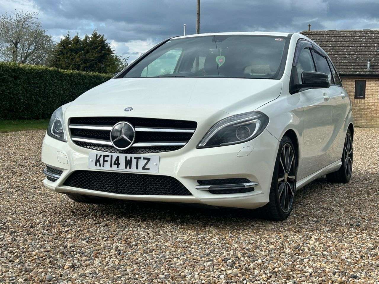 2014 MERCEDES-BENZ B 180 2014 MERCEDES-BENZ B 180