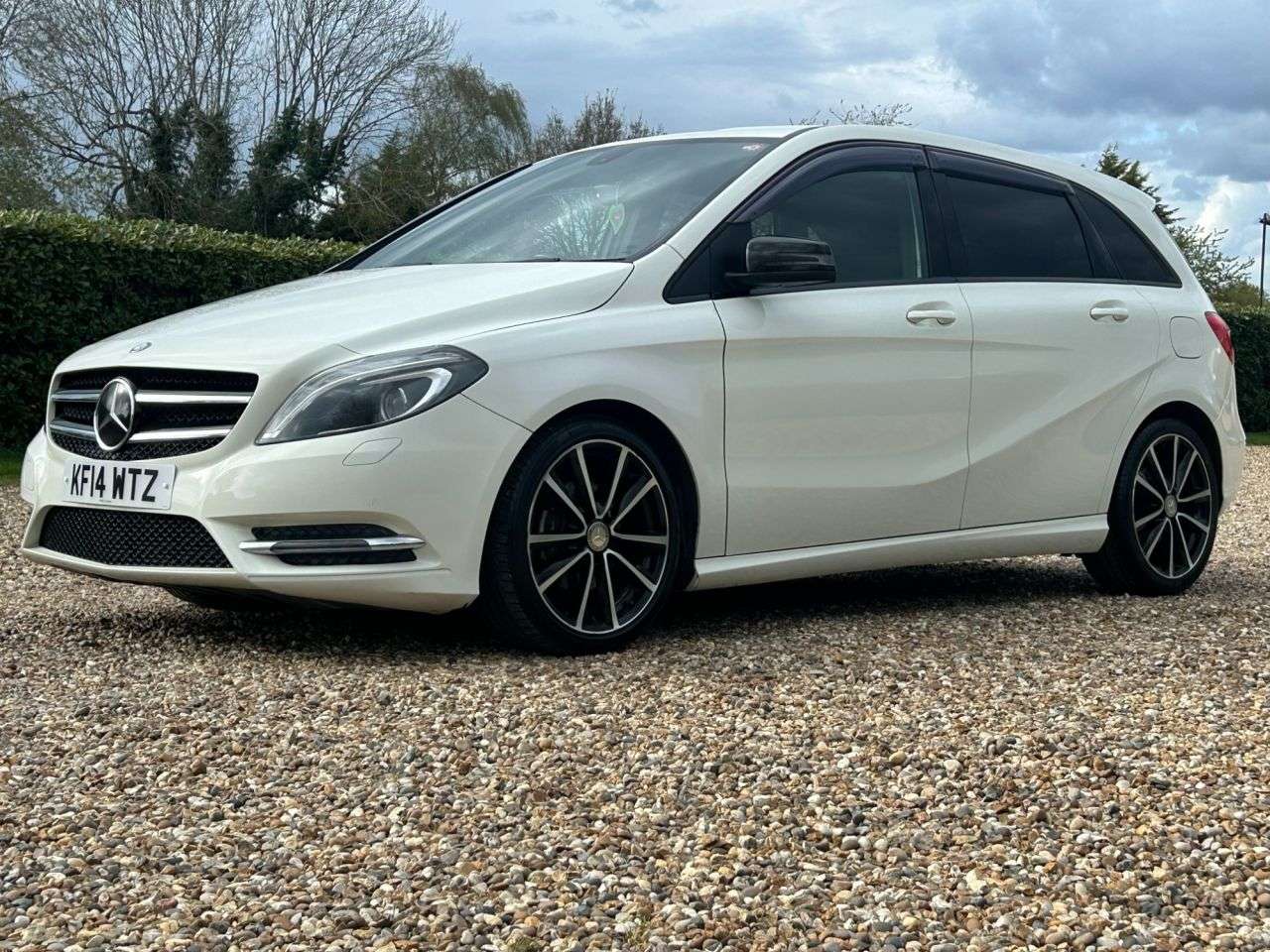 2014 MERCEDES-BENZ B 180 2014 MERCEDES-BENZ B 180
