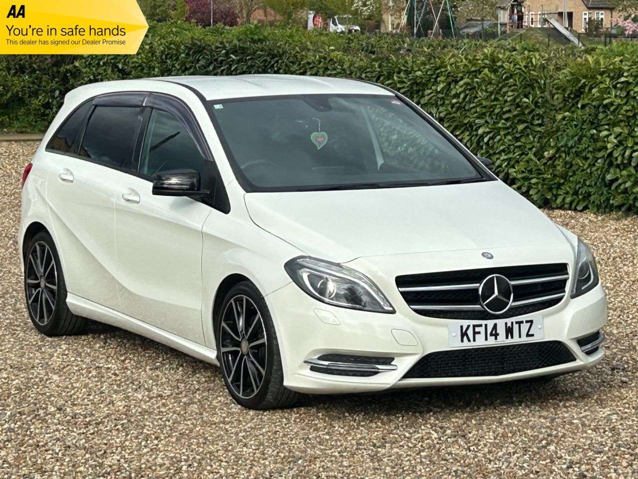 A 2014 MERCEDES-BENZ B 180 A 2014 MERCEDES-BENZ B 180