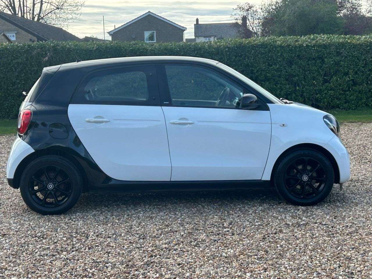 A 2015 SMART FORFOUR 1.0 Passion (Premium) Hatchback 5dr Petrol Manual Euro 6 (s/s) (71 ps) A 2015 SMART FORFOUR 1.0 Passion (Premium) Hatchback 5dr Petrol Manual Euro 6 (s/s) (71 ps)