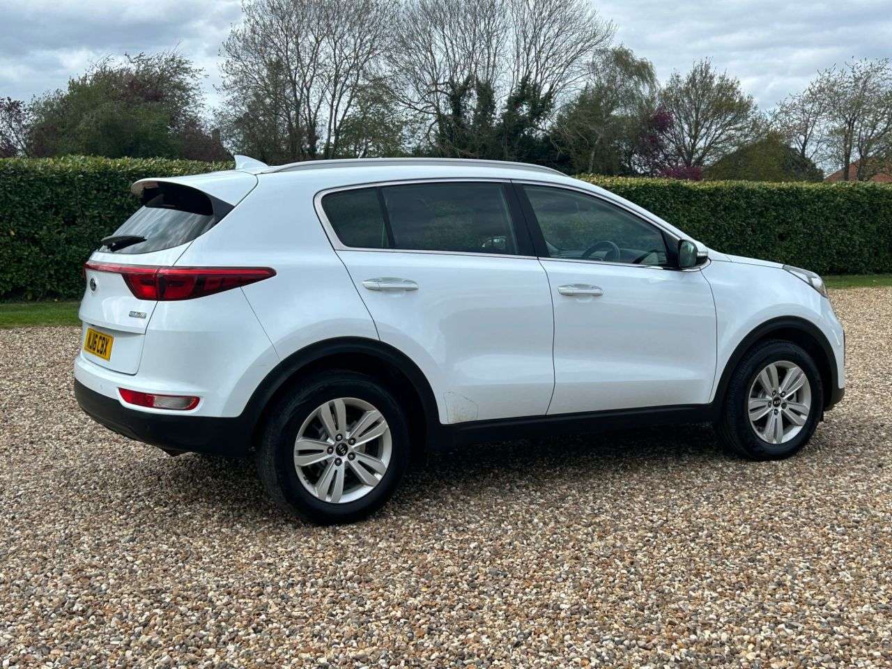 A 2016 KIA SPORTAGE 1.6 GDi 2 SUV 5dr Petrol Manual Euro 6 (s/s) (130 bhp) A 2016 KIA SPORTAGE 1.6 GDi 2 SUV 5dr Petrol Manual Euro 6 (s/s) (130 bhp)