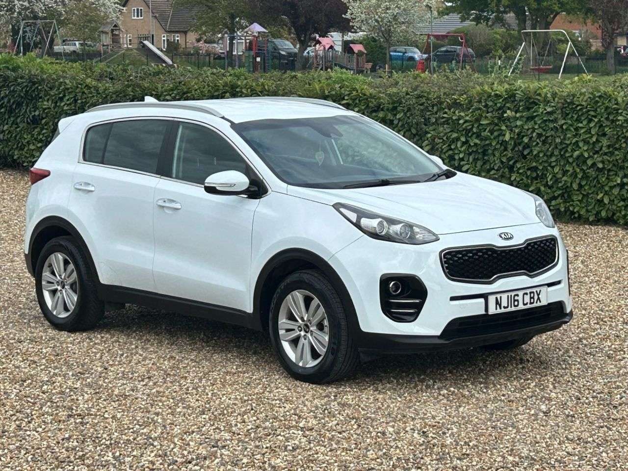A 2016 KIA SPORTAGE 1.6 GDi 2 SUV 5dr Petrol Manual Euro 6 (s/s) (130 bhp) A 2016 KIA SPORTAGE 1.6 GDi 2 SUV 5dr Petrol Manual Euro 6 (s/s) (130 bhp)