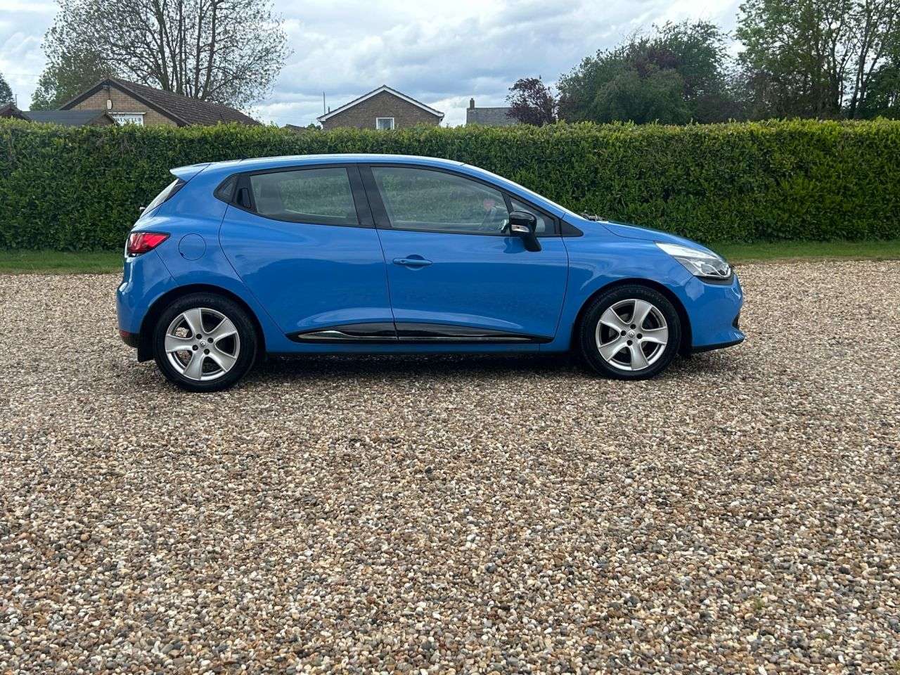 A 2016 RENAULT CLIO 0.9 TCe Dynamique Nav Hatchback 5dr Petrol Manual Euro 6 (s/s) (90 ps) A 2016 RENAULT CLIO 0.9 TCe Dynamique Nav Hatchback 5dr Petrol Manual Euro 6 (s/s) (90 ps)