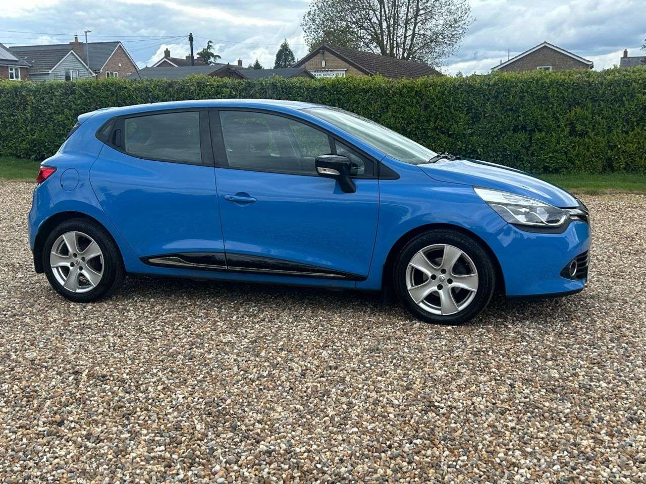 A 2016 RENAULT CLIO 0.9 TCe Dynamique Nav Hatchback 5dr Petrol Manual Euro 6 (s/s) (90 ps) A 2016 RENAULT CLIO 0.9 TCe Dynamique Nav Hatchback 5dr Petrol Manual Euro 6 (s/s) (90 ps)