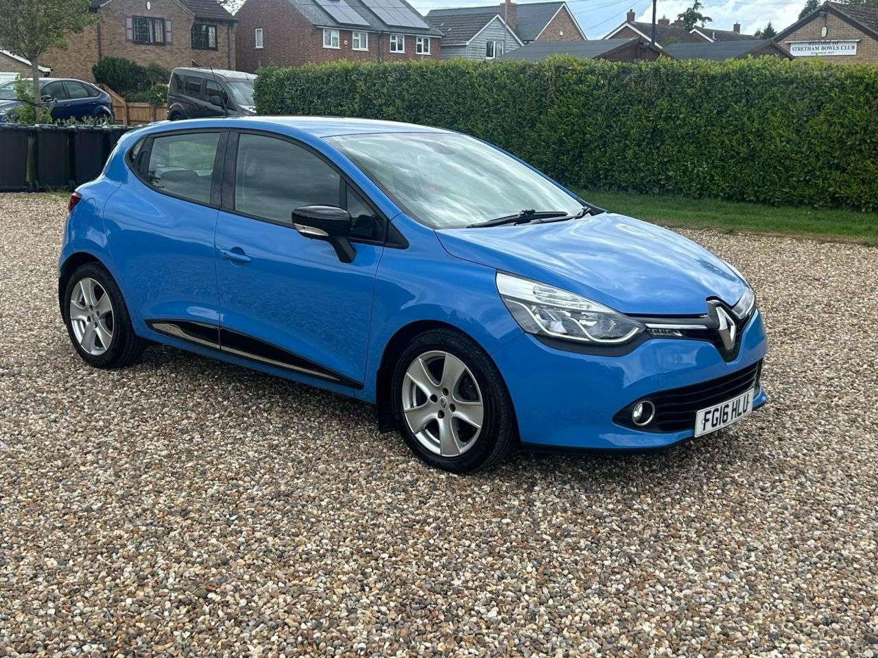 A 2016 RENAULT CLIO 0.9 TCe Dynamique Nav Hatchback 5dr Petrol Manual Euro 6 (s/s) (90 ps) A 2016 RENAULT CLIO 0.9 TCe Dynamique Nav Hatchback 5dr Petrol Manual Euro 6 (s/s) (90 ps)