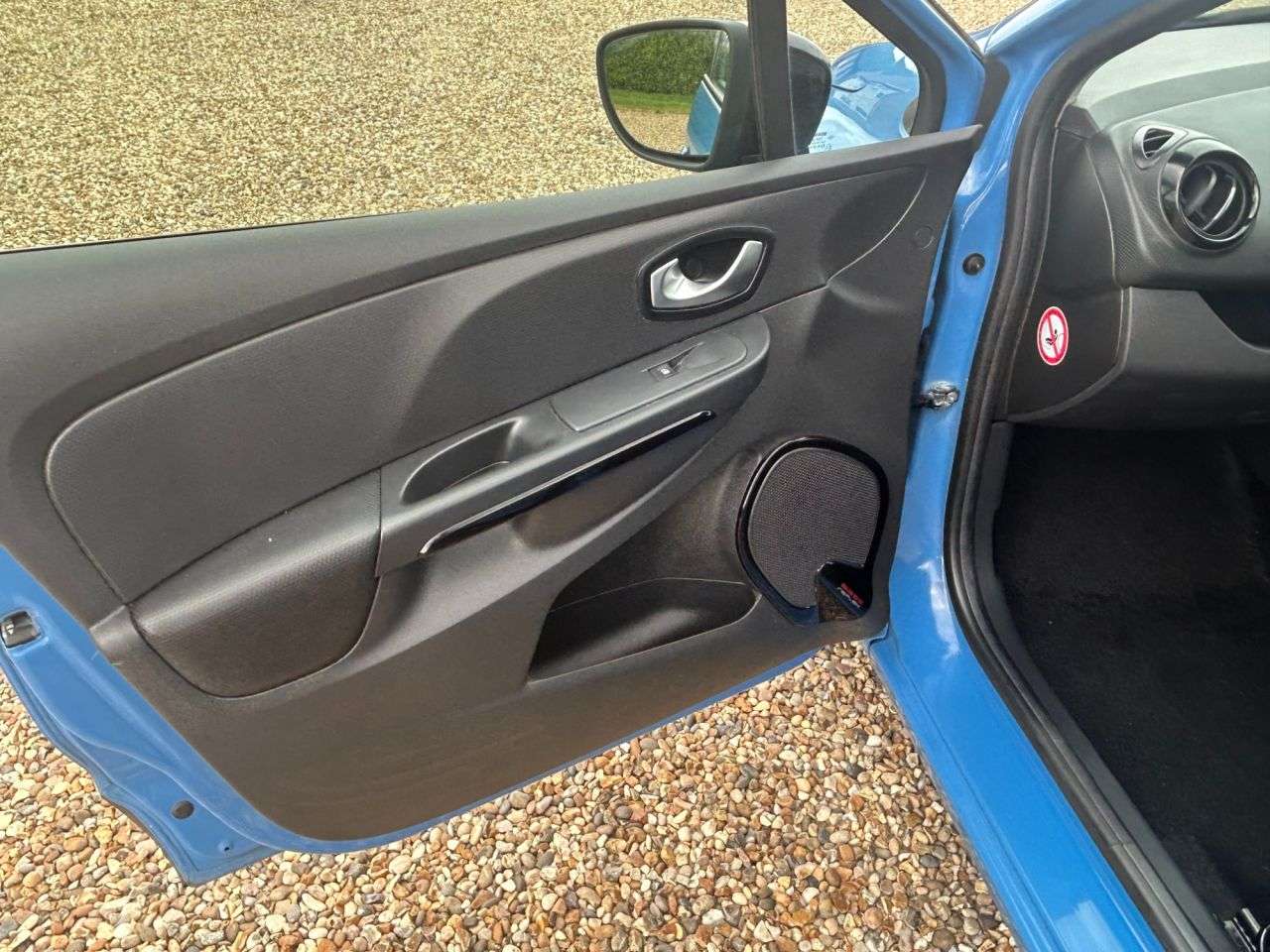 2016 RENAULT CLIO 2016 RENAULT CLIO