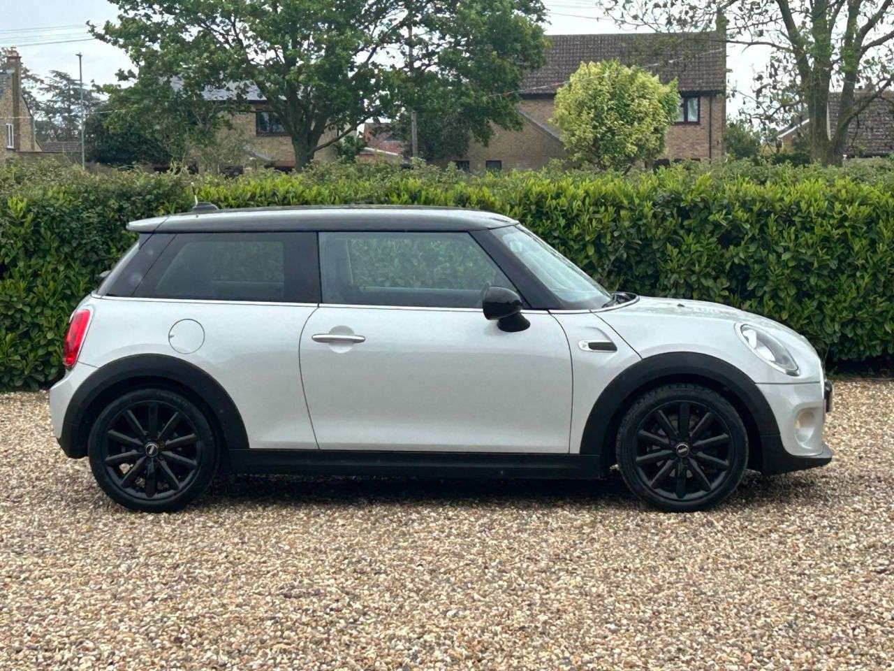 A 2015 MINI HATCH 1.5 Cooper Hatchback 3dr Petrol Manual Euro 6 (s/s) (136 ps) A 2015 MINI HATCH 1.5 Cooper Hatchback 3dr Petrol Manual Euro 6 (s/s) (136 ps)