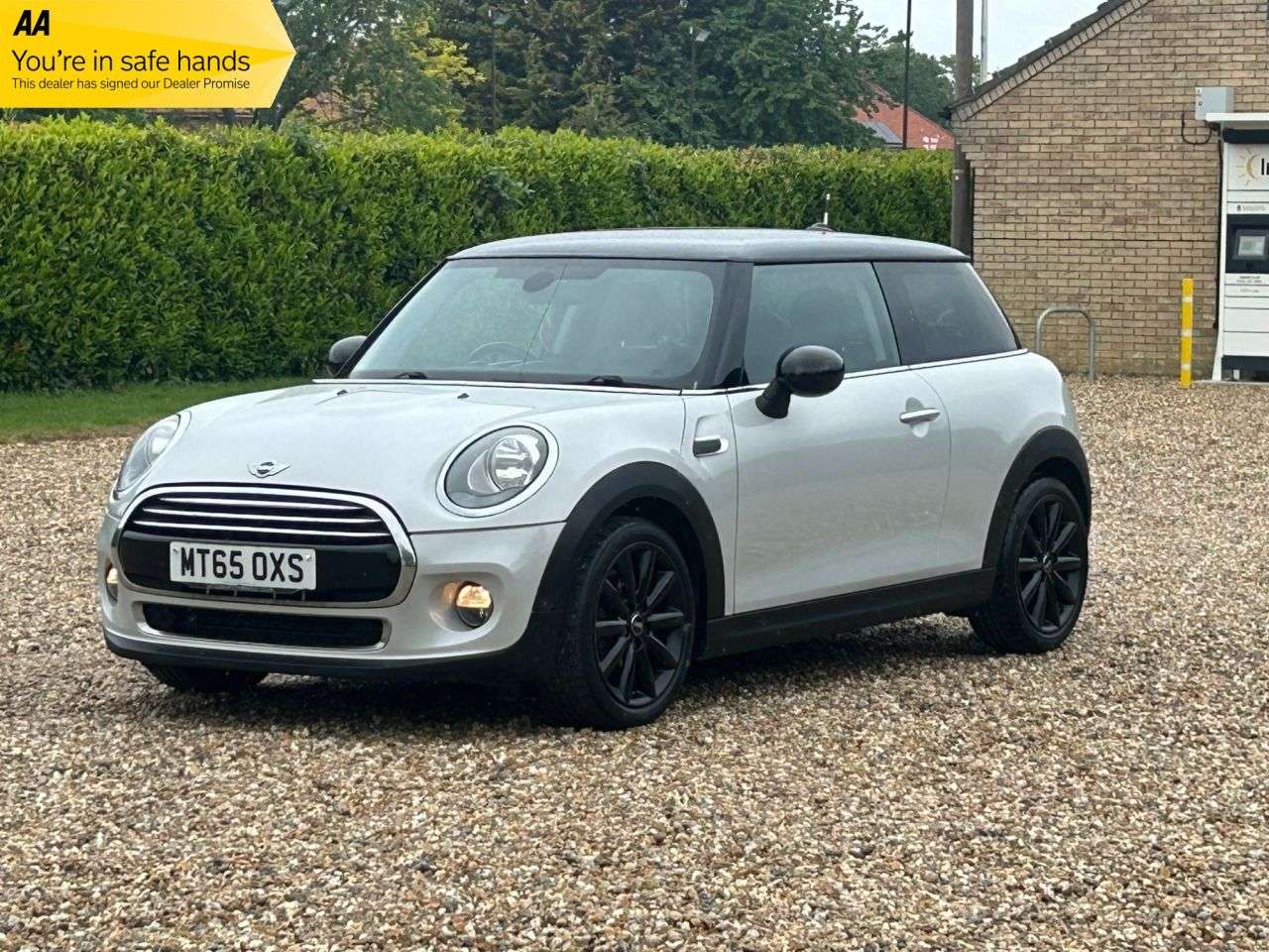 A 2015 MINI HATCH 1.5 Cooper Hatchback 3dr Petrol Manual Euro 6 (s/s) (136 ps) A 2015 MINI HATCH 1.5 Cooper Hatchback 3dr Petrol Manual Euro 6 (s/s) (136 ps)