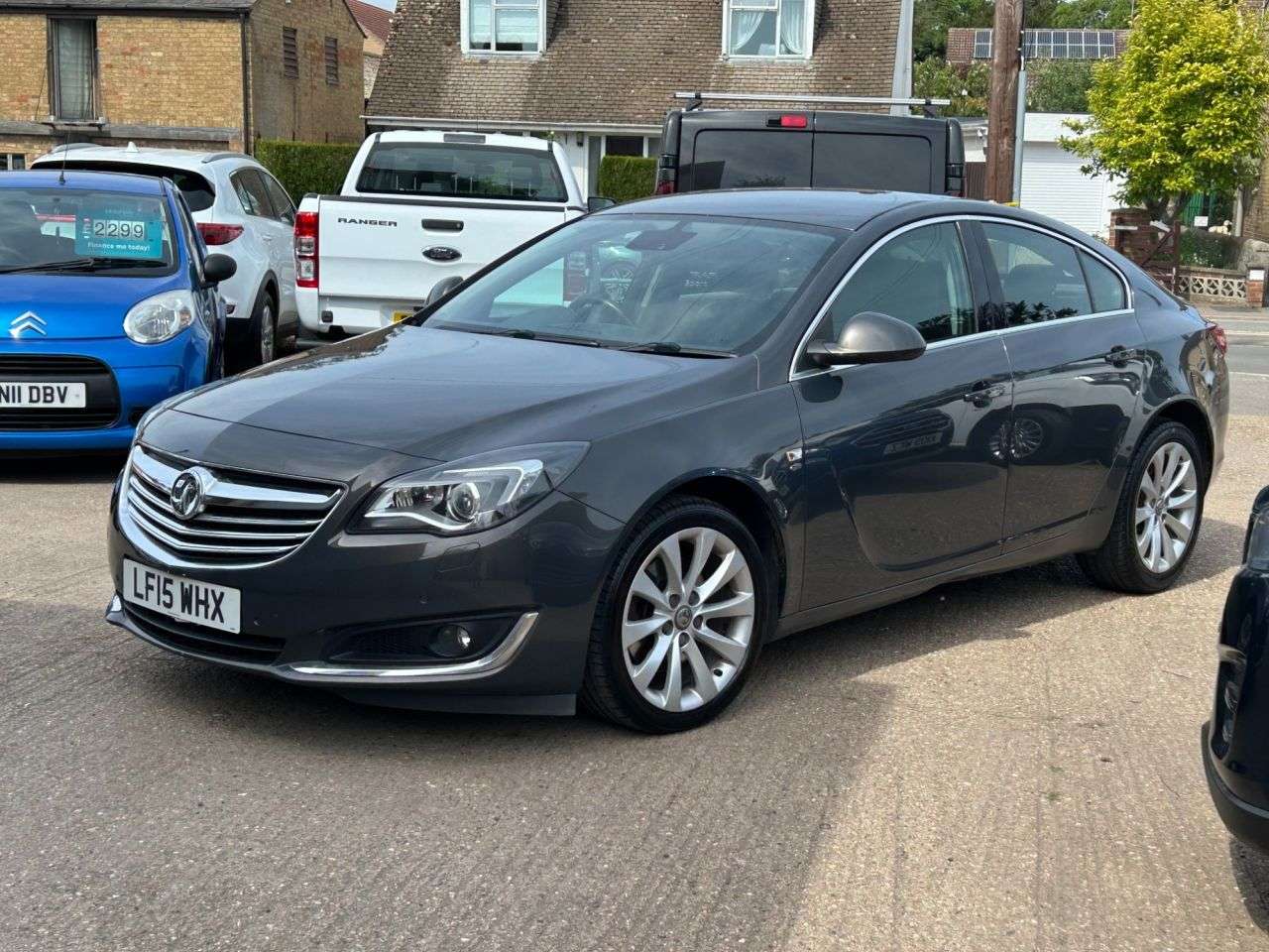 A 2015 VAUXHALL INSIGNIA 2.0 CDTi Elite Nav Hatchback 5dr Diesel Auto Euro 5 (163 ps) A 2015 VAUXHALL INSIGNIA 2.0 CDTi Elite Nav Hatchback 5dr Diesel Auto Euro 5 (163 ps)