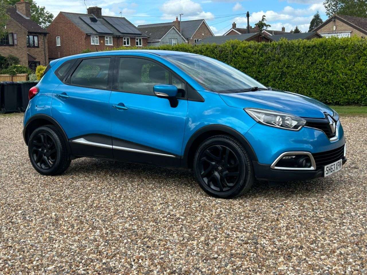 A 2013 RENAULT CAPTUR 0.9 TCe ENERGY Dynamique MediaNav SUV 5dr Petrol Manual Euro 5 (s/s) (90 ps A 2013 RENAULT CAPTUR 0.9 TCe ENERGY Dynamique MediaNav SUV 5dr Petrol Manual Euro 5 (s/s) (90 ps