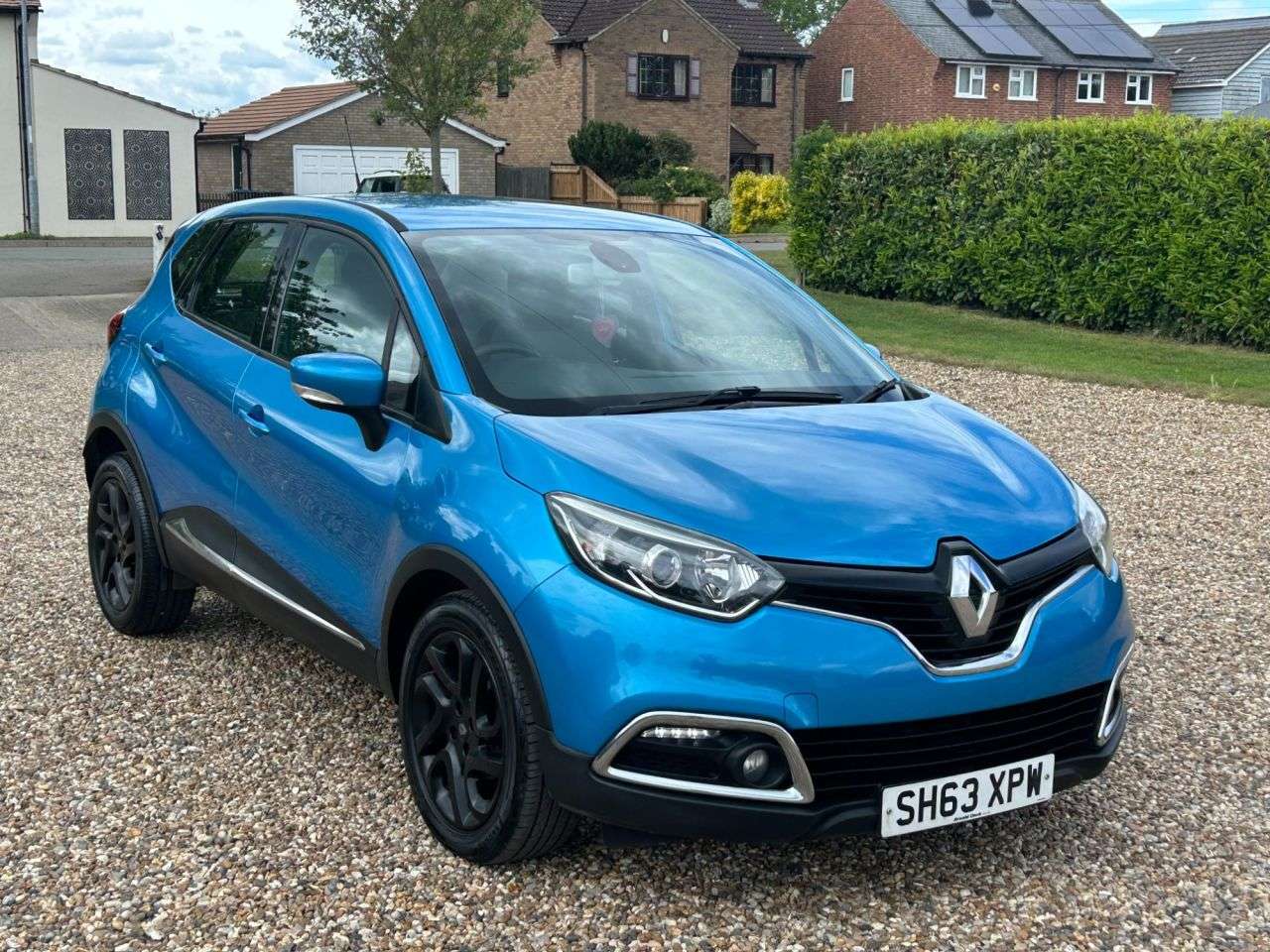 A 2013 RENAULT CAPTUR 0.9 TCe ENERGY Dynamique MediaNav SUV 5dr Petrol Manual Euro 5 (s/s) (90 ps A 2013 RENAULT CAPTUR 0.9 TCe ENERGY Dynamique MediaNav SUV 5dr Petrol Manual Euro 5 (s/s) (90 ps