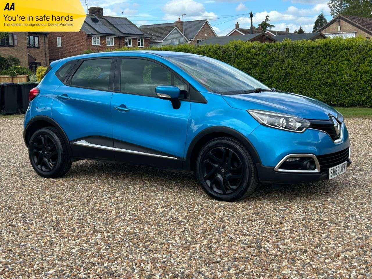 A 2013 RENAULT CAPTUR 0.9 TCe ENERGY Dynamique MediaNav SUV 5dr Petrol Manual Euro 5 (s/s) (90 ps A 2013 RENAULT CAPTUR 0.9 TCe ENERGY Dynamique MediaNav SUV 5dr Petrol Manual Euro 5 (s/s) (90 ps