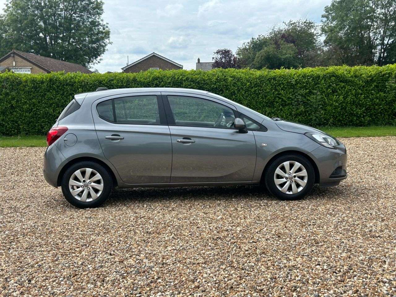 A 2017 VAUXHALL CORSA 1.4i ecoFLEX Design Hatchback 5dr Petrol Manual Euro 6 (75 ps) A 2017 VAUXHALL CORSA 1.4i ecoFLEX Design Hatchback 5dr Petrol Manual Euro 6 (75 ps)
