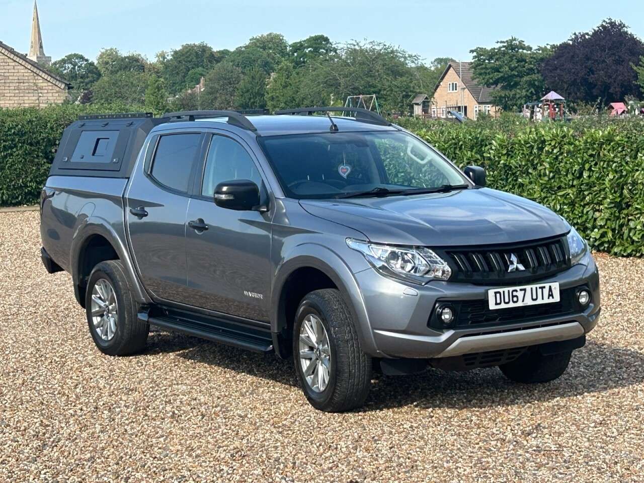 A 2017 MITSUBISHI L200 2.4 DI-D DC Warrior Pickup Double Cab 4dr Diesel Auto 4WD Euro 6 (178 ps) f A 2017 MITSUBISHI L200 2.4 DI-D DC Warrior Pickup Double Cab 4dr Diesel Auto 4WD Euro 6 (178 ps) f