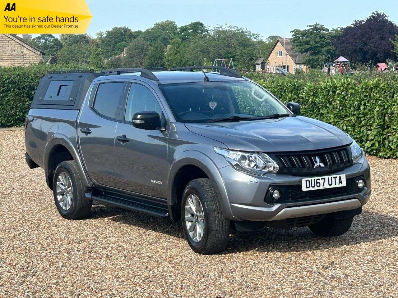 A 2017 MITSUBISHI L200 2.4 DI-D DC Warrior Pickup Double Cab 4dr Diesel Auto 4WD Euro 6 (178 ps) f A 2017 MITSUBISHI L200 2.4 DI-D DC Warrior Pickup Double Cab 4dr Diesel Auto 4WD Euro 6 (178 ps) f