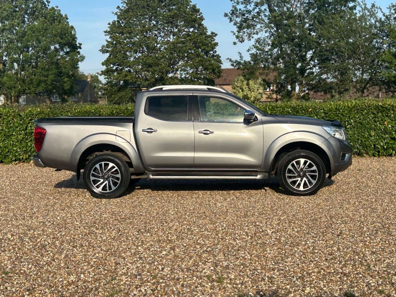 A 2017 NISSAN NAVARA 2.3 dCi Tekna Pickup Double Cab 4dr Diesel Auto 4WD Euro 6 (190 ps) 90930 M A 2017 NISSAN NAVARA 2.3 dCi Tekna Pickup Double Cab 4dr Diesel Auto 4WD Euro 6 (190 ps) 90930 M