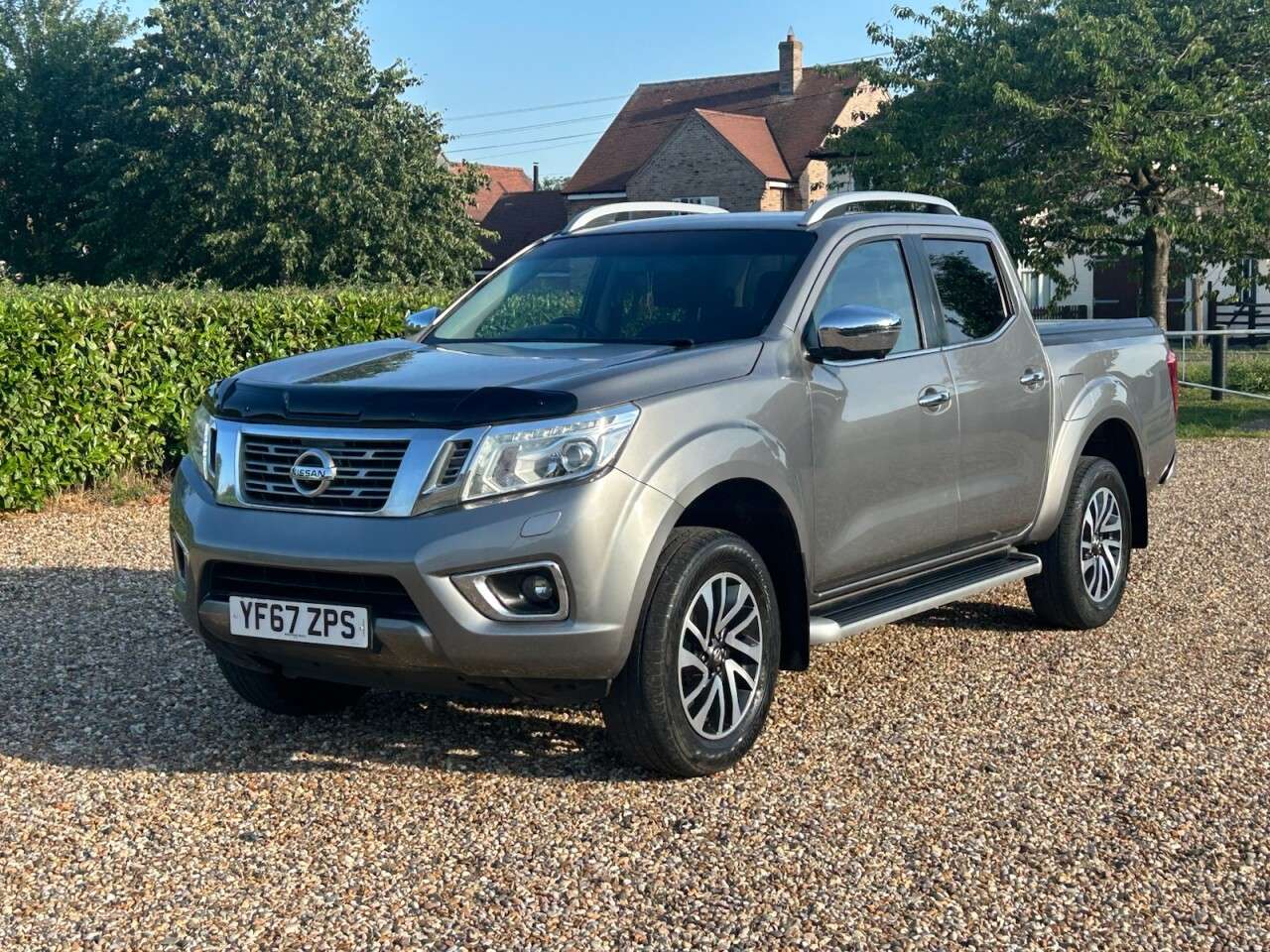 A 2017 NISSAN NAVARA 2.3 dCi Tekna Pickup Double Cab 4dr Diesel Auto 4WD Euro 6 (190 ps) 90930 M A 2017 NISSAN NAVARA 2.3 dCi Tekna Pickup Double Cab 4dr Diesel Auto 4WD Euro 6 (190 ps) 90930 M
