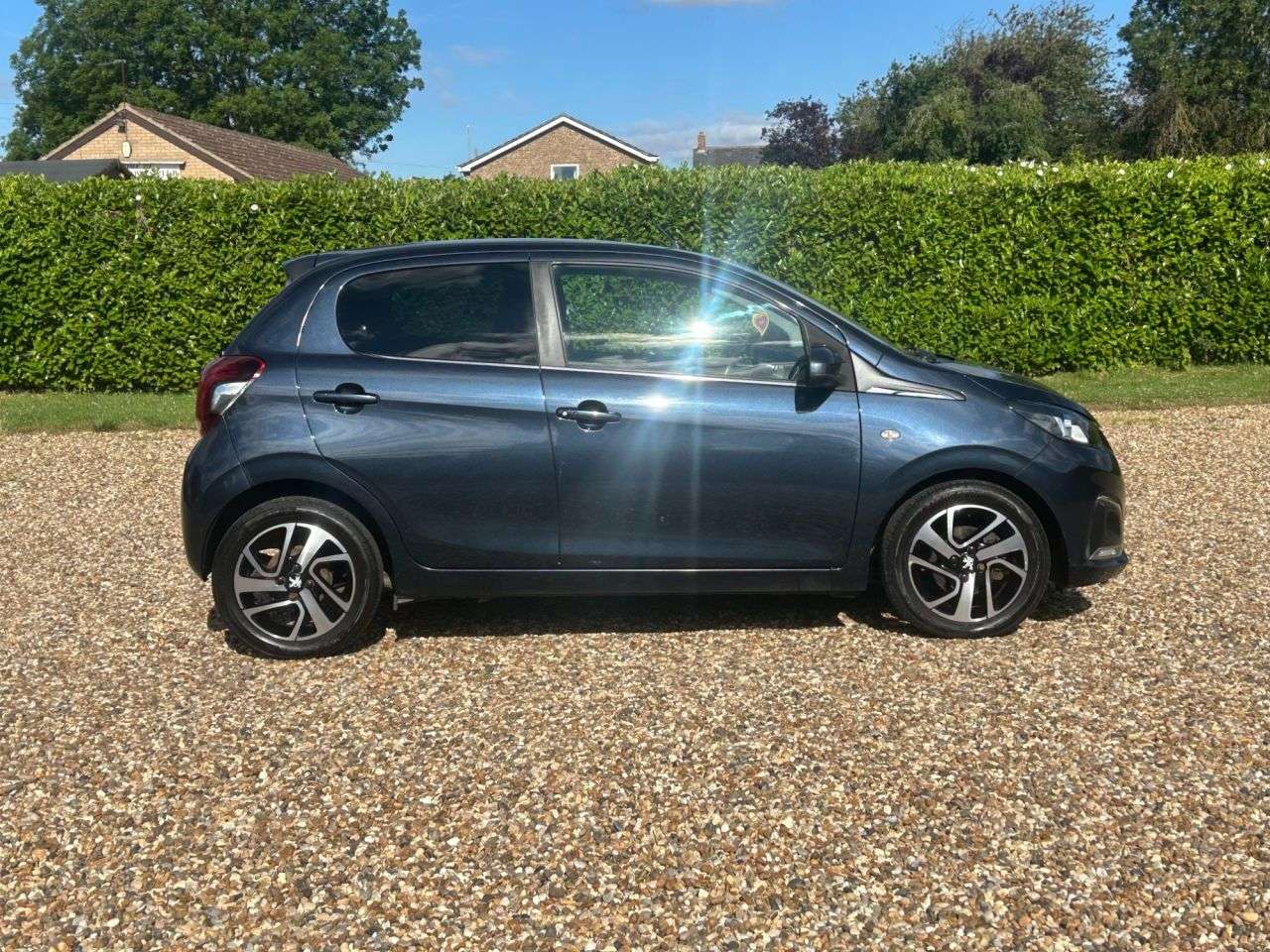 A 2014 PEUGEOT 108 ALLURE A 2014 PEUGEOT 108 ALLURE