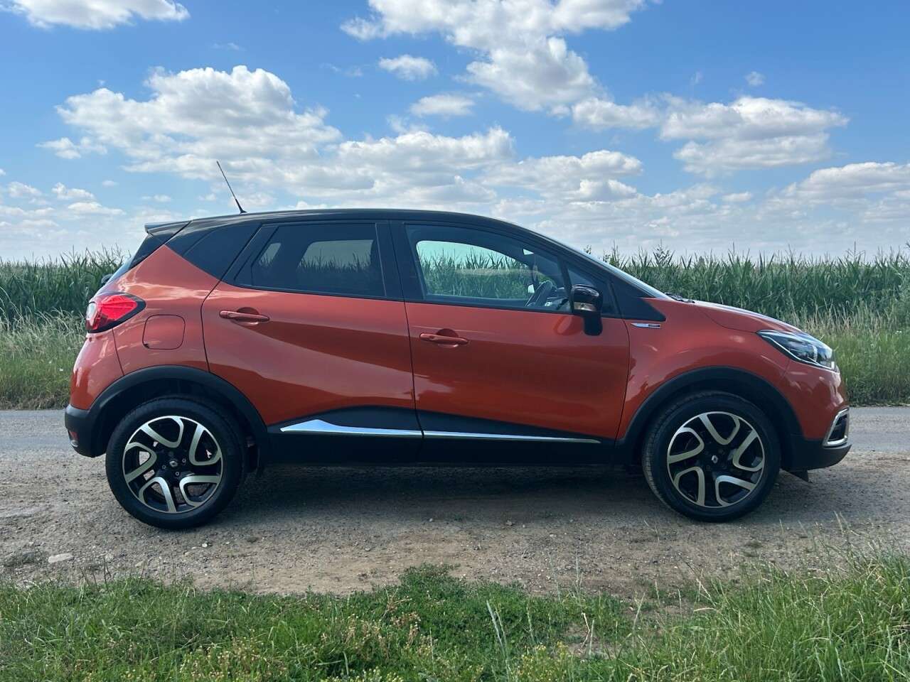 A 2016 RENAULT CAPTUR 0.9 TCe ENERGY Dynamique S Nav SUV 5dr Petrol Manual Euro 6 (s/s) (90 ps) m A 2016 RENAULT CAPTUR 0.9 TCe ENERGY Dynamique S Nav SUV 5dr Petrol Manual Euro 6 (s/s) (90 ps) m