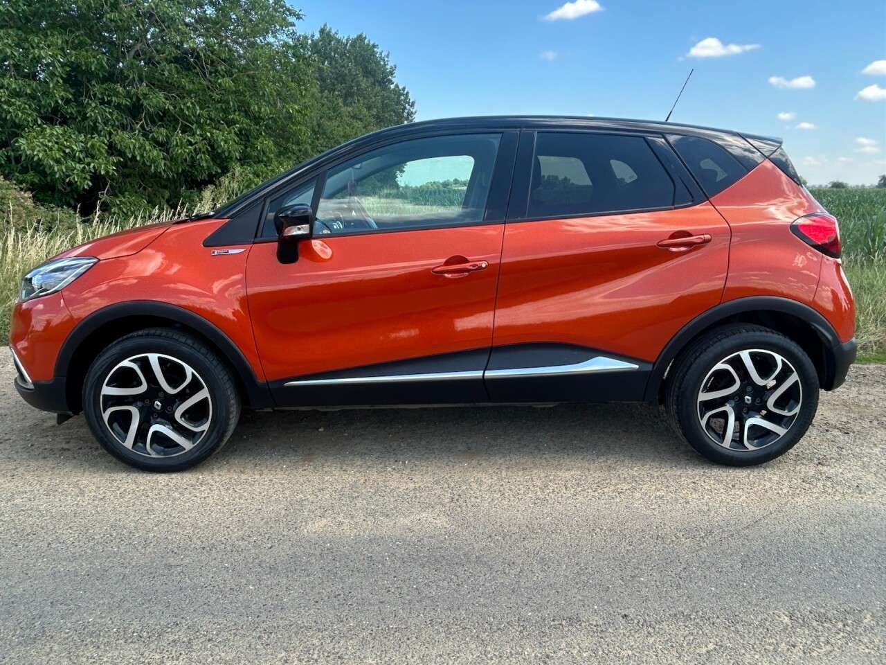 A 2016 RENAULT CAPTUR 0.9 TCe ENERGY Dynamique S Nav SUV 5dr Petrol Manual Euro 6 (s/s) (90 ps) m A 2016 RENAULT CAPTUR 0.9 TCe ENERGY Dynamique S Nav SUV 5dr Petrol Manual Euro 6 (s/s) (90 ps) m