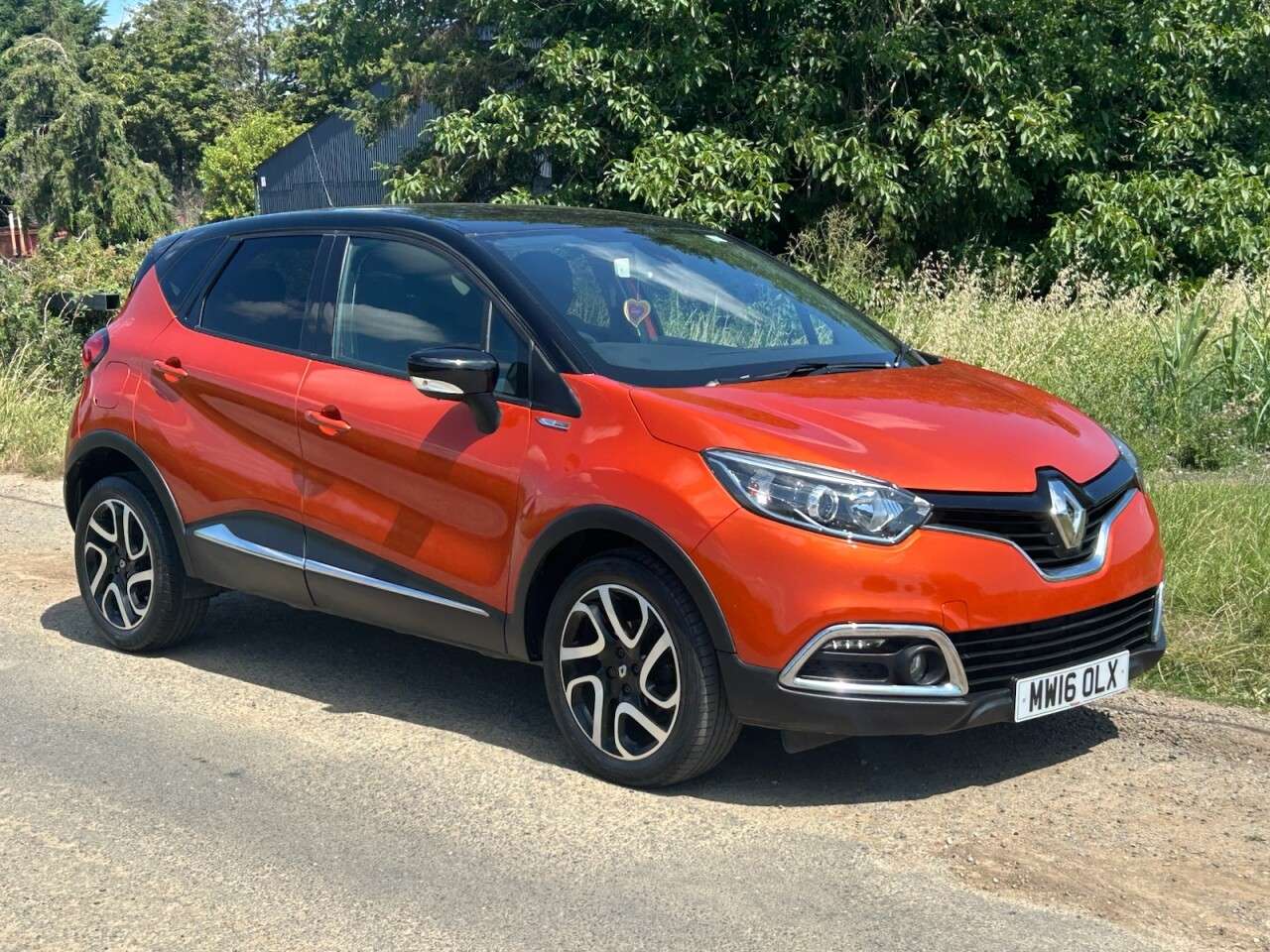 A 2016 RENAULT CAPTUR 0.9 TCe ENERGY Dynamique S Nav SUV 5dr Petrol Manual Euro 6 (s/s) (90 ps) m A 2016 RENAULT CAPTUR 0.9 TCe ENERGY Dynamique S Nav SUV 5dr Petrol Manual Euro 6 (s/s) (90 ps) m