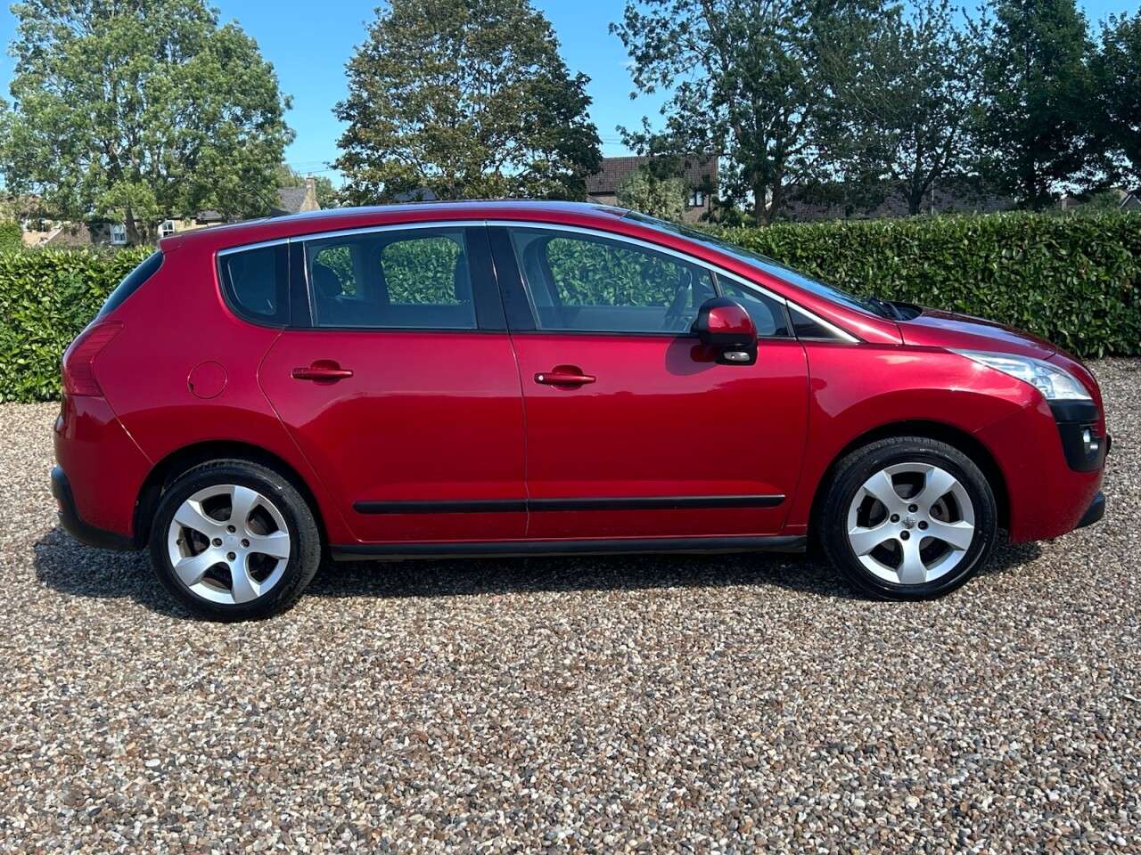 A 2011 PEUGEOT 3008 1.6 HDi Sport SUV 5dr Diesel EGC Euro 5 (112 ps) A 2011 PEUGEOT 3008 1.6 HDi Sport SUV 5dr Diesel EGC Euro 5 (112 ps)