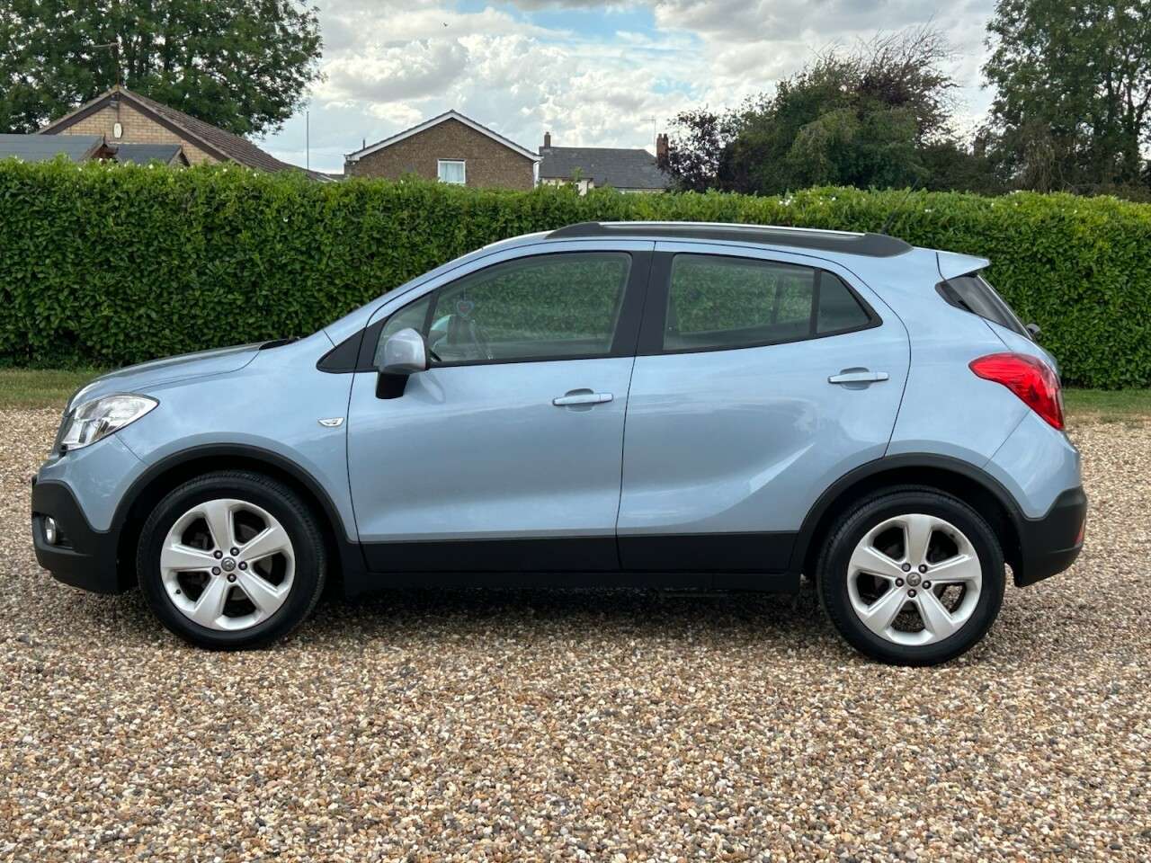 A 2013 VAUXHALL MOKKA 1.7 CDTi Exclusiv SUV 5dr Diesel Manual 4WD Euro 5 (s/s) (130 ps) full vaux A 2013 VAUXHALL MOKKA 1.7 CDTi Exclusiv SUV 5dr Diesel Manual 4WD Euro 5 (s/s) (130 ps) full vaux