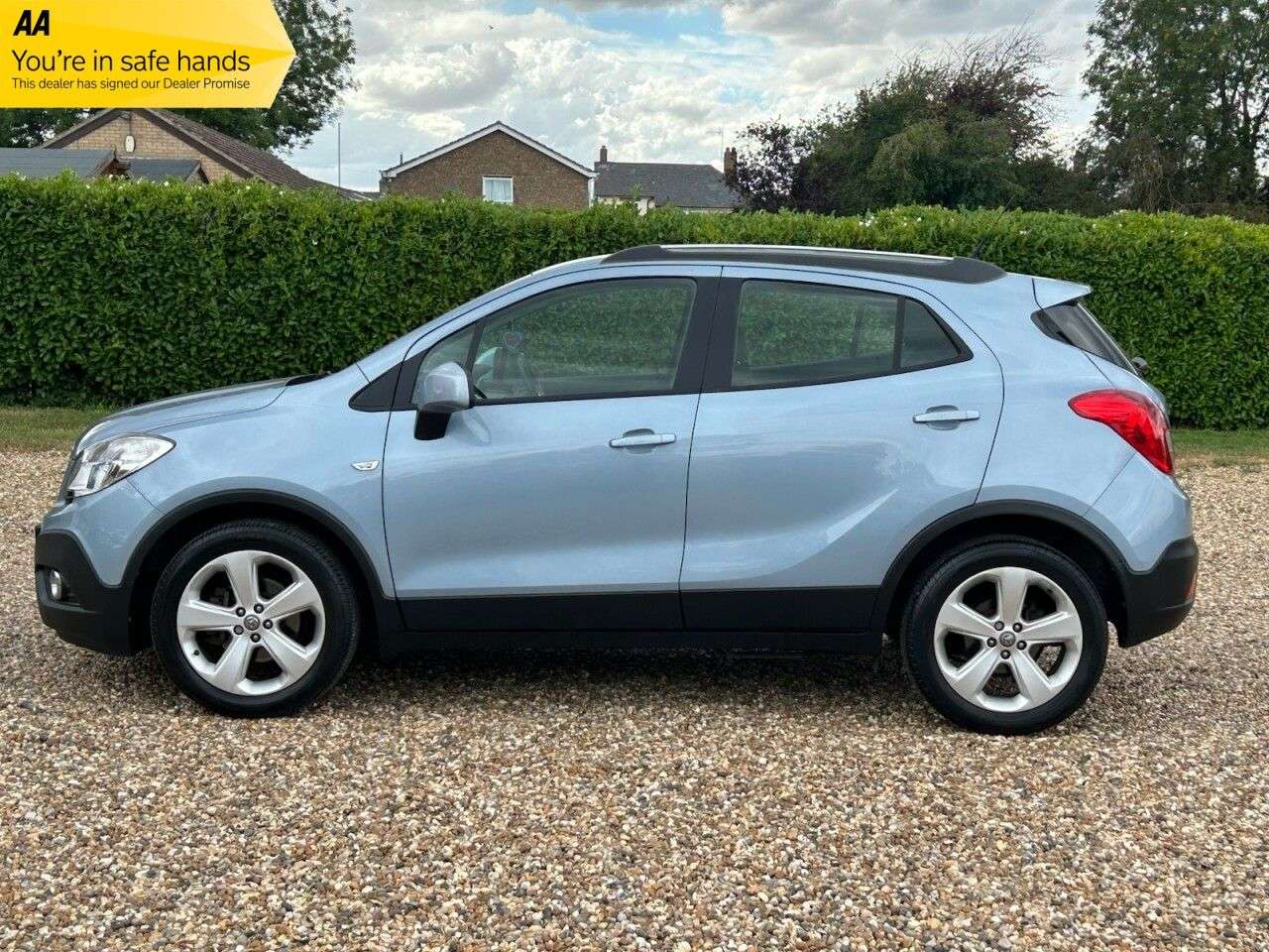A 2013 VAUXHALL MOKKA 1.7 CDTi Exclusiv SUV 5dr Diesel Manual 4WD Euro 5 (s/s) (130 ps) full vaux A 2013 VAUXHALL MOKKA 1.7 CDTi Exclusiv SUV 5dr Diesel Manual 4WD Euro 5 (s/s) (130 ps) full vaux