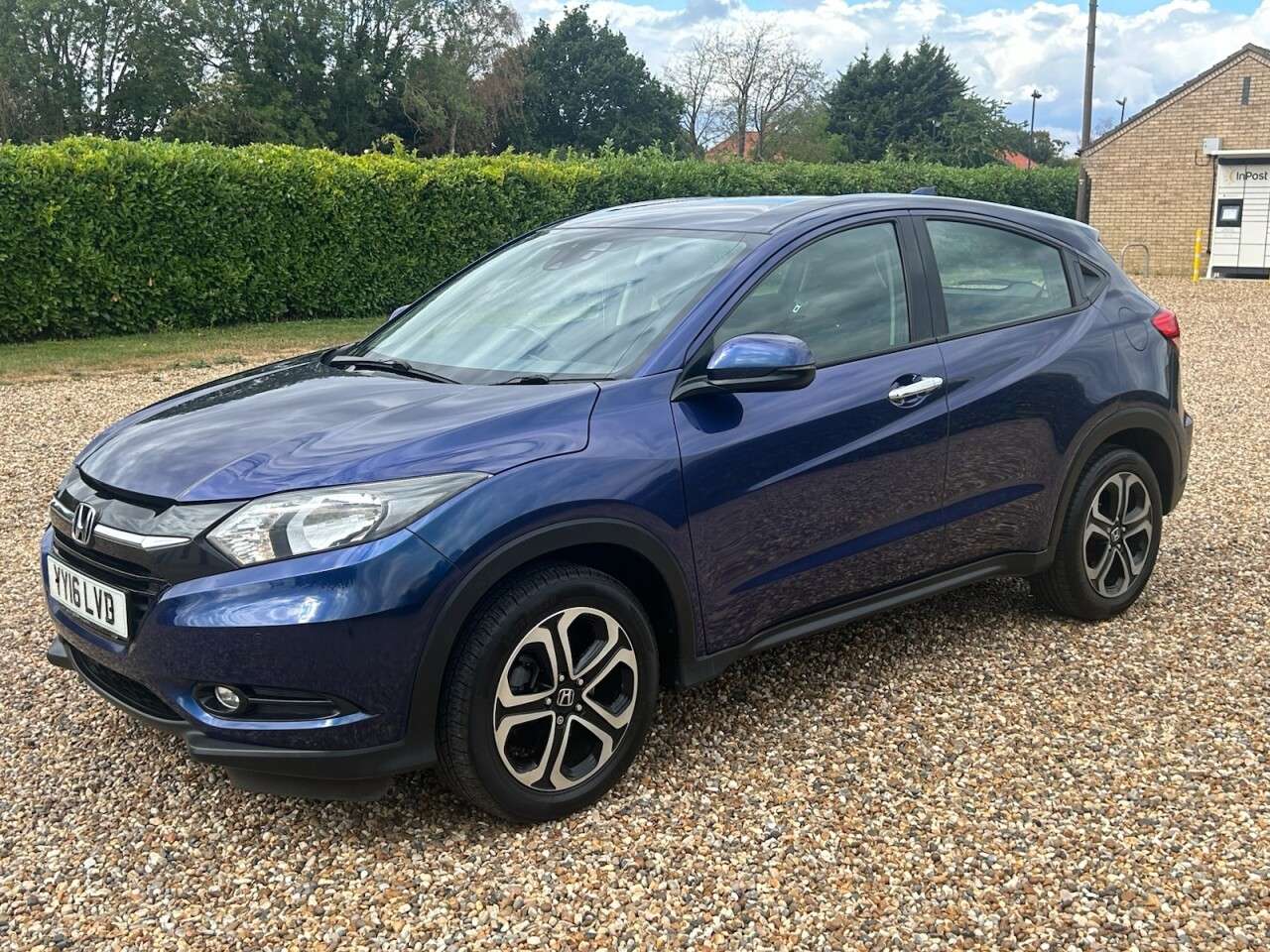 A 2016 HONDA HR-V 1.5 i-VTEC SE SUV 5dr Petrol Manual Euro 6 (s/s) (130 ps) will come with fu A 2016 HONDA HR-V 1.5 i-VTEC SE SUV 5dr Petrol Manual Euro 6 (s/s) (130 ps) will come with fu