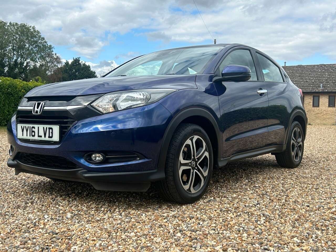A 2016 HONDA HR-V 1.5 i-VTEC SE SUV 5dr Petrol Manual Euro 6 (s/s) (130 ps) will come with fu A 2016 HONDA HR-V 1.5 i-VTEC SE SUV 5dr Petrol Manual Euro 6 (s/s) (130 ps) will come with fu