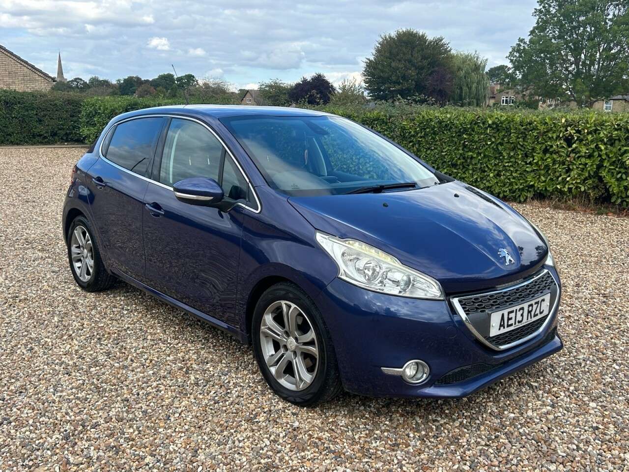 A 2013 PEUGEOT 208 1.4 VTi Allure Hatchback 5dr Petrol Manual Euro 5 (95 ps) service history A 2013 PEUGEOT 208 1.4 VTi Allure Hatchback 5dr Petrol Manual Euro 5 (95 ps) service history