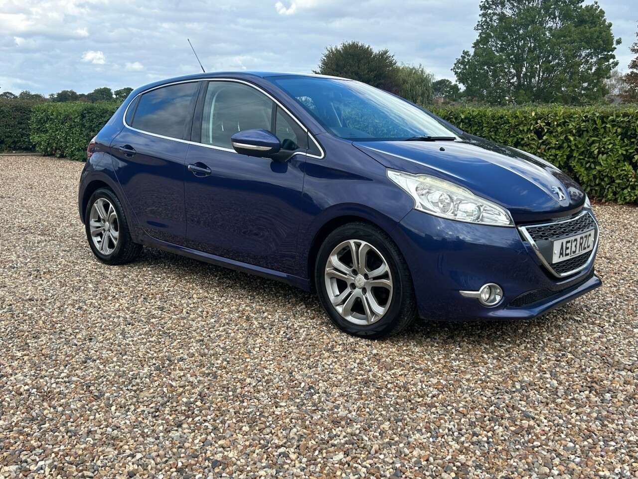 A 2013 PEUGEOT 208 1.4 VTi Allure Hatchback 5dr Petrol Manual Euro 5 (95 ps) service history A 2013 PEUGEOT 208 1.4 VTi Allure Hatchback 5dr Petrol Manual Euro 5 (95 ps) service history