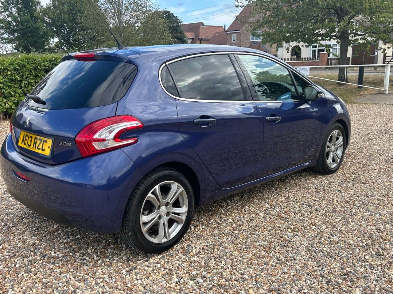 2013 PEUGEOT 208 2013 PEUGEOT 208