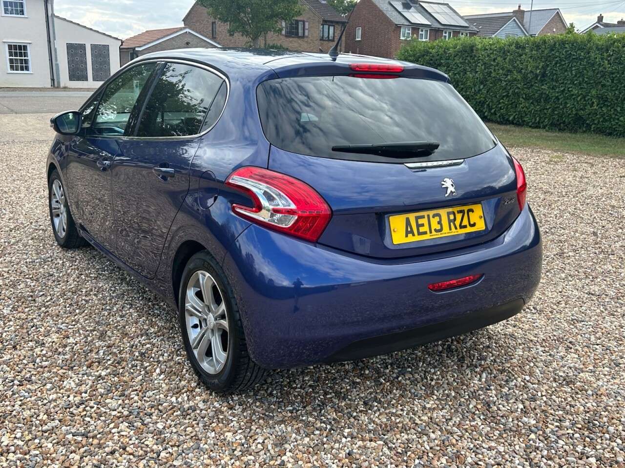 2013 PEUGEOT 208 2013 PEUGEOT 208