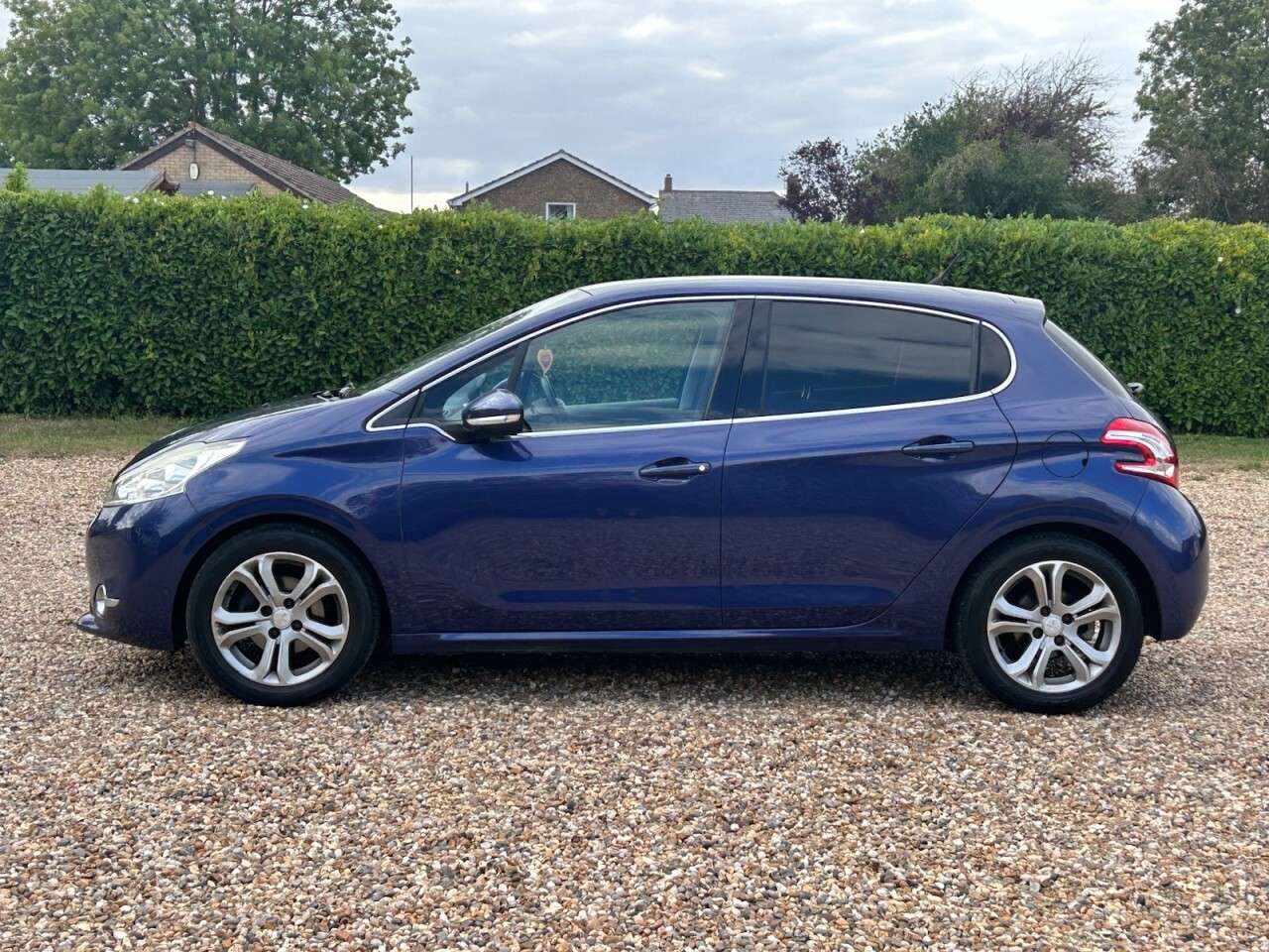 2013 PEUGEOT 208 2013 PEUGEOT 208