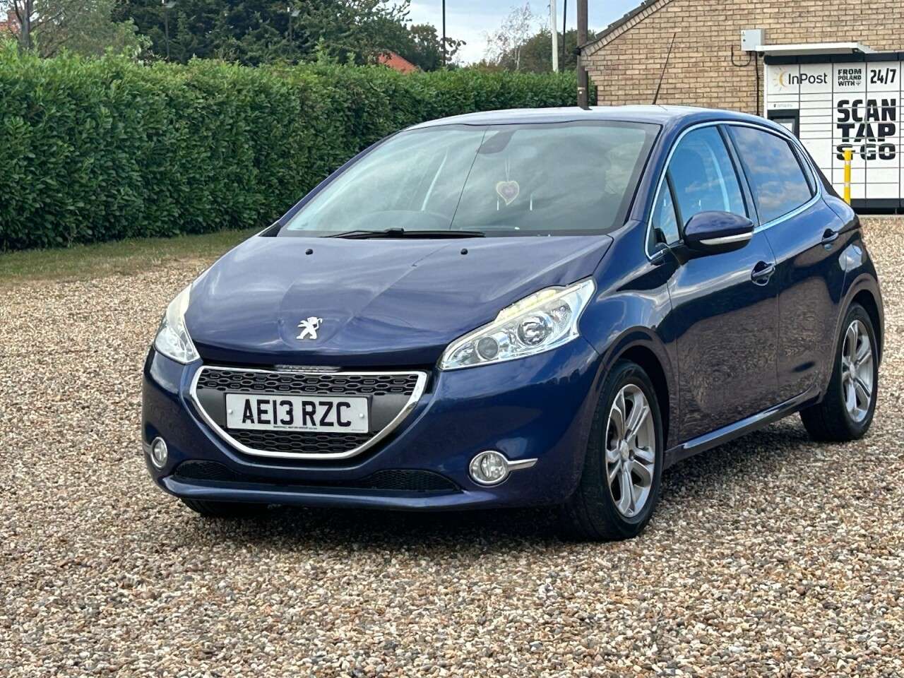 2013 PEUGEOT 208 2013 PEUGEOT 208