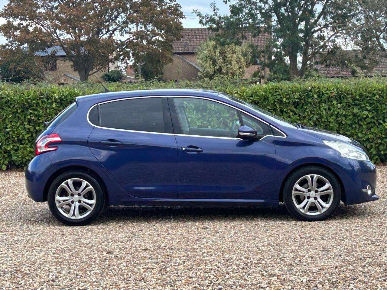 2013 PEUGEOT 208 2013 PEUGEOT 208