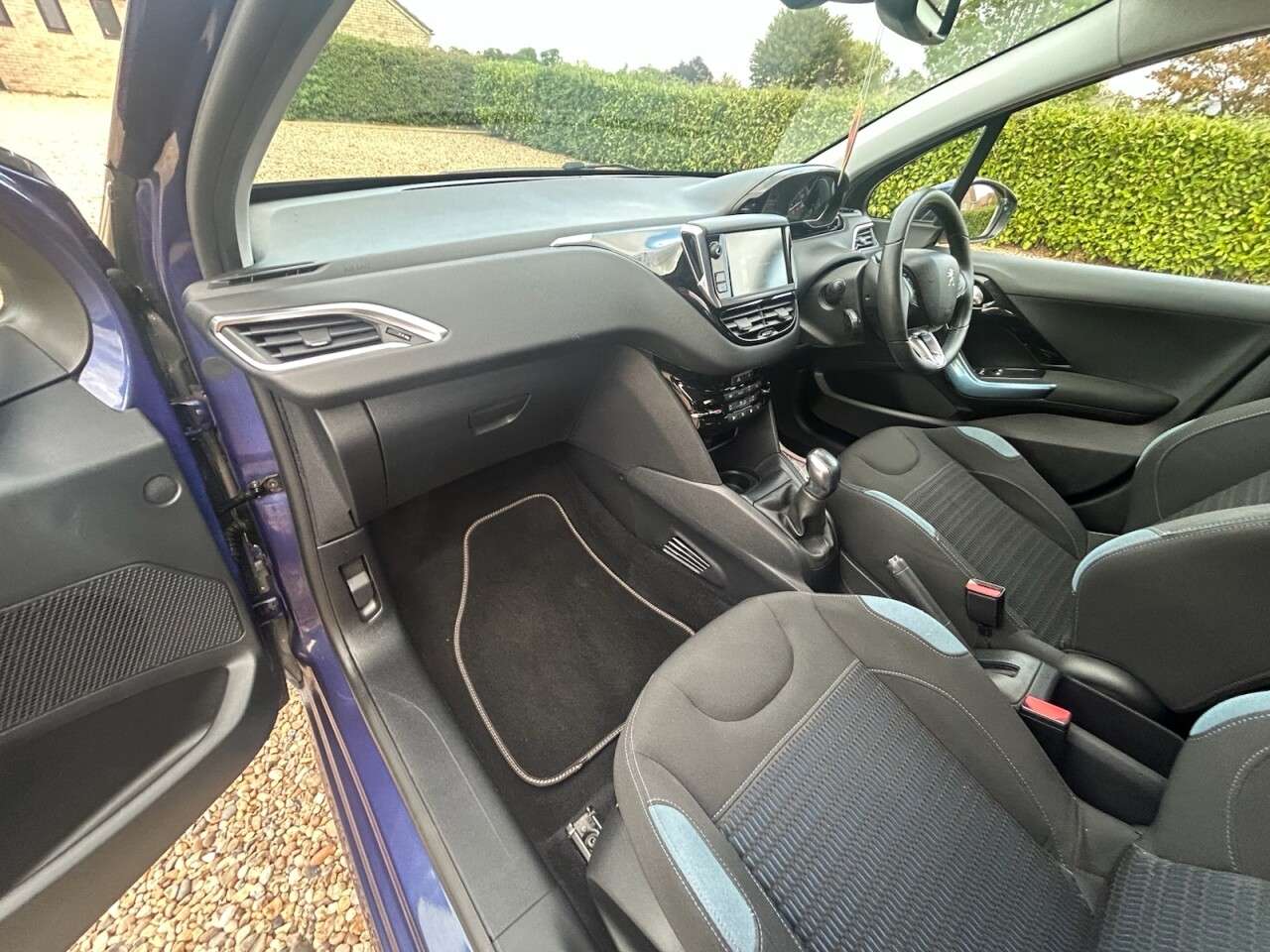 2013 PEUGEOT 208 2013 PEUGEOT 208
