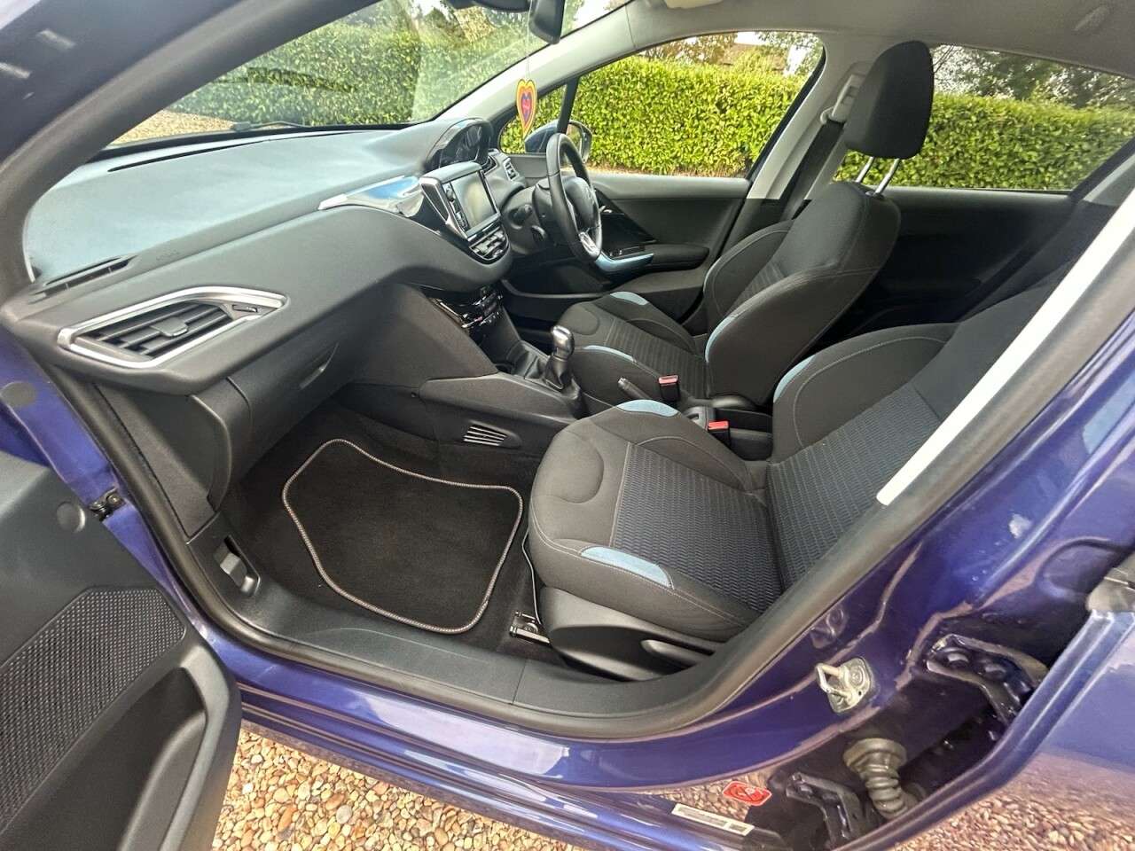 2013 PEUGEOT 208 2013 PEUGEOT 208