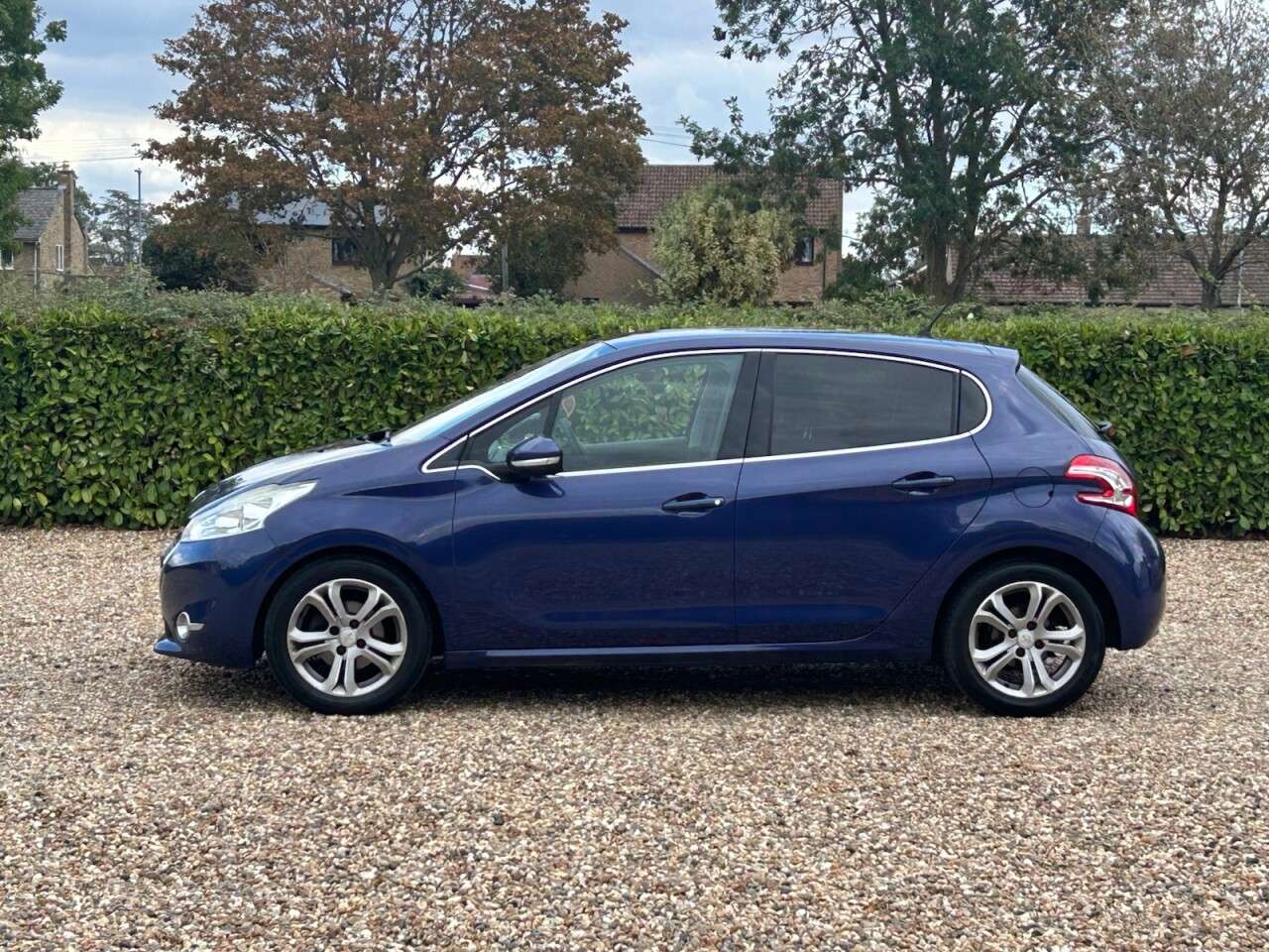 2013 PEUGEOT 208 2013 PEUGEOT 208