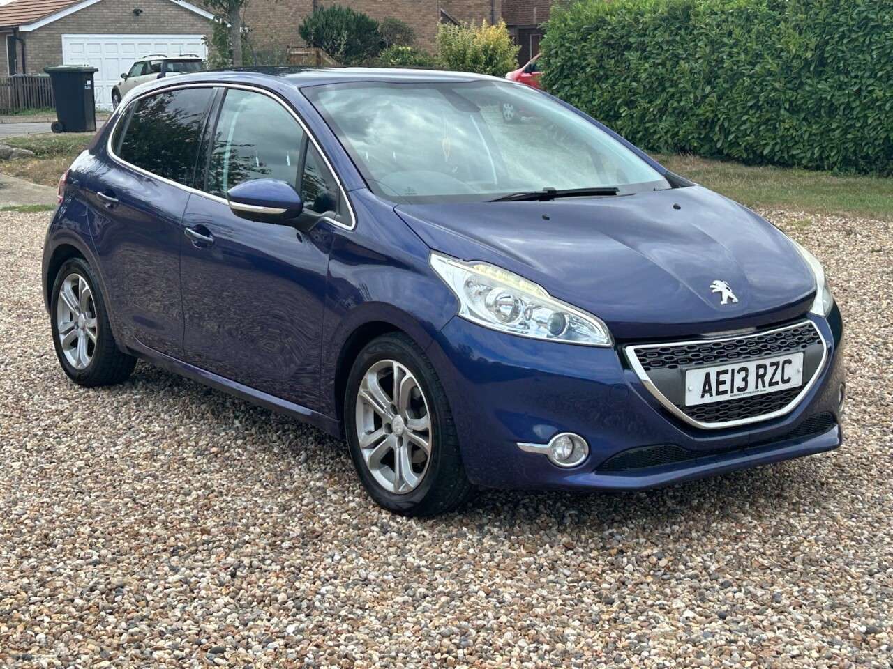 2013 PEUGEOT 208 2013 PEUGEOT 208