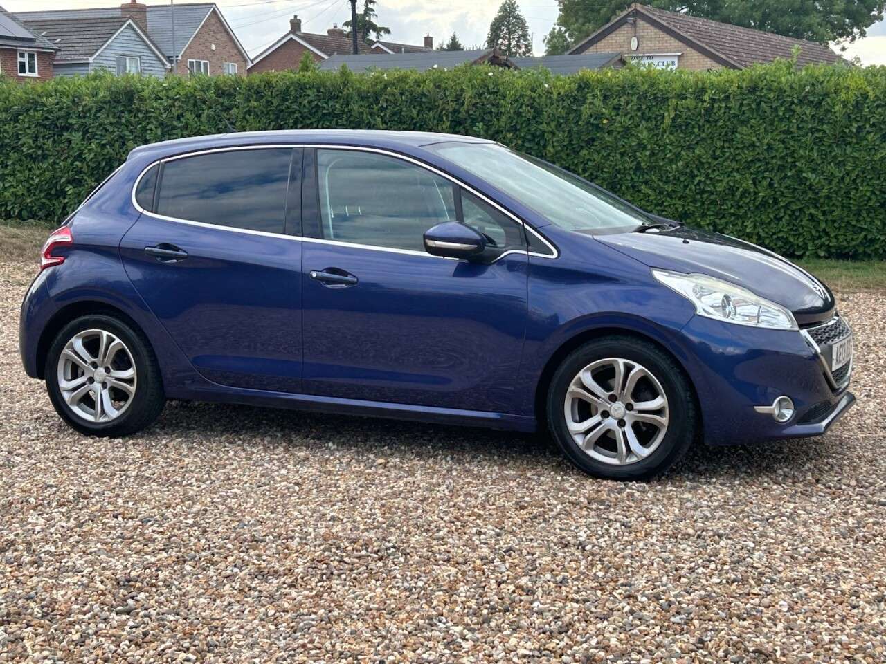 2013 PEUGEOT 208 2013 PEUGEOT 208