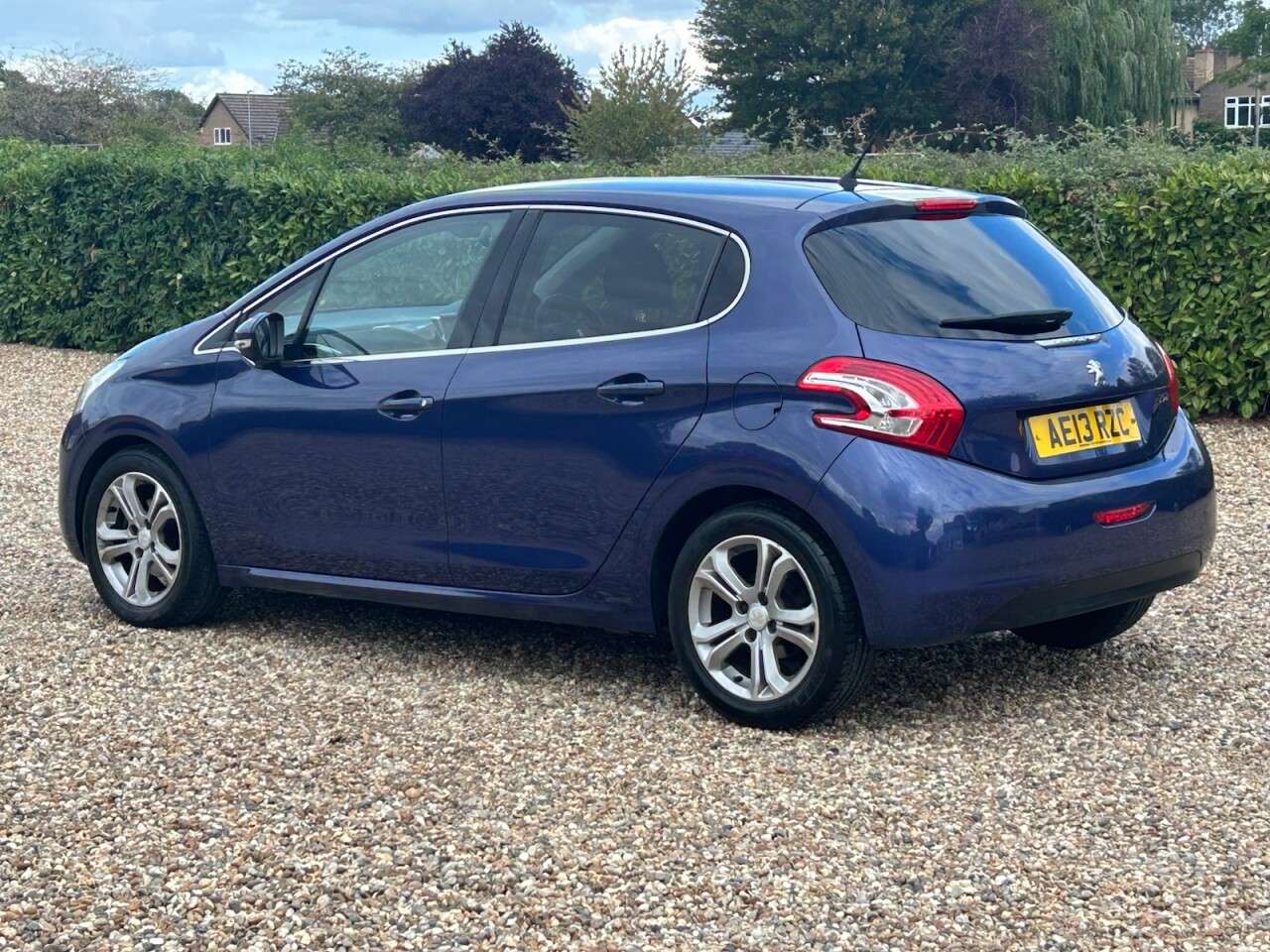 2013 PEUGEOT 208 2013 PEUGEOT 208