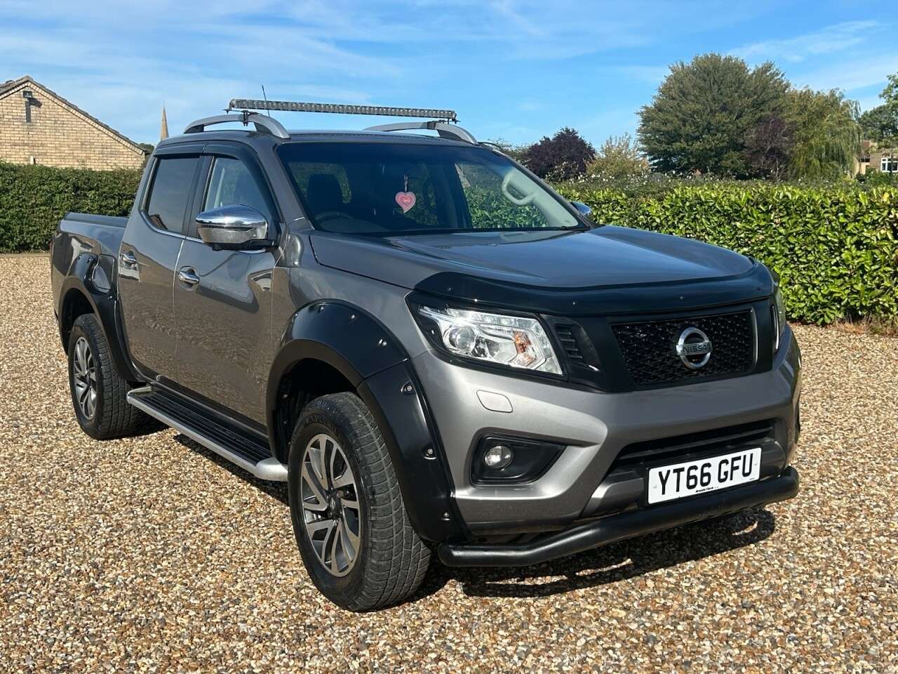 A 2016 NISSAN NAVARA 2.3 dCi Tekna Pickup Double Cab 4dr Diesel Auto 4WD Euro 6 (190 ps) A 2016 NISSAN NAVARA 2.3 dCi Tekna Pickup Double Cab 4dr Diesel Auto 4WD Euro 6 (190 ps)