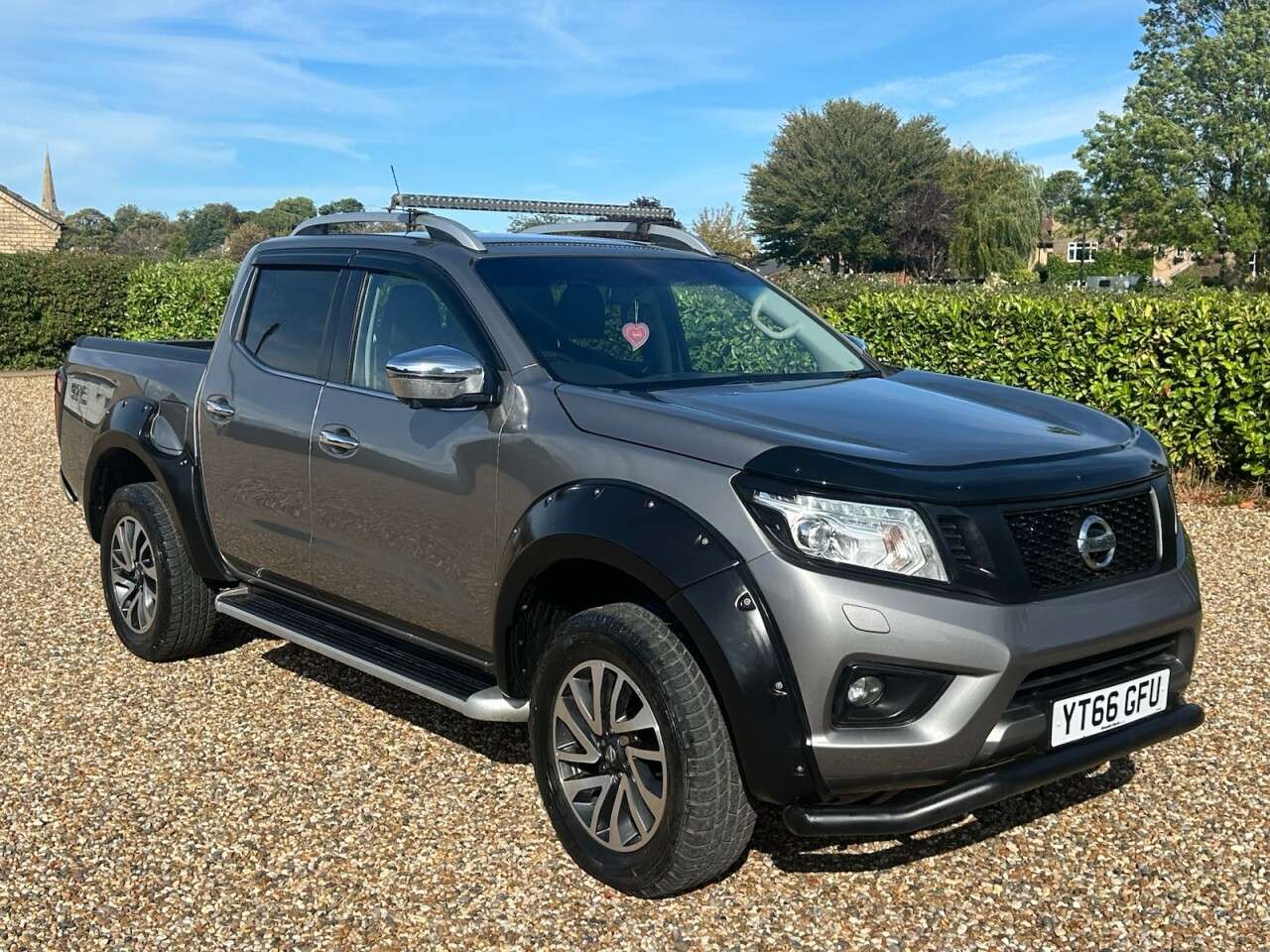 A 2016 NISSAN NAVARA 2.3 dCi Tekna Pickup Double Cab 4dr Diesel Auto 4WD Euro 6 (190 ps) A 2016 NISSAN NAVARA 2.3 dCi Tekna Pickup Double Cab 4dr Diesel Auto 4WD Euro 6 (190 ps)