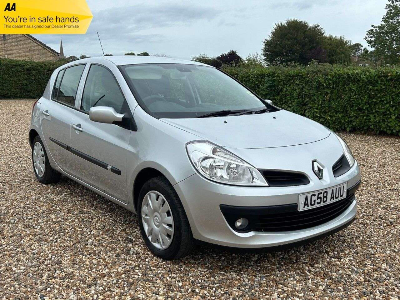 A 2008 RENAULT CLIO 1.6 VVT Expression Hatchback 5dr Petrol Automatic (179 g/km, 111 bhp) 1 OWN A 2008 RENAULT CLIO 1.6 VVT Expression Hatchback 5dr Petrol Automatic (179 g/km, 111 bhp) 1 OWN