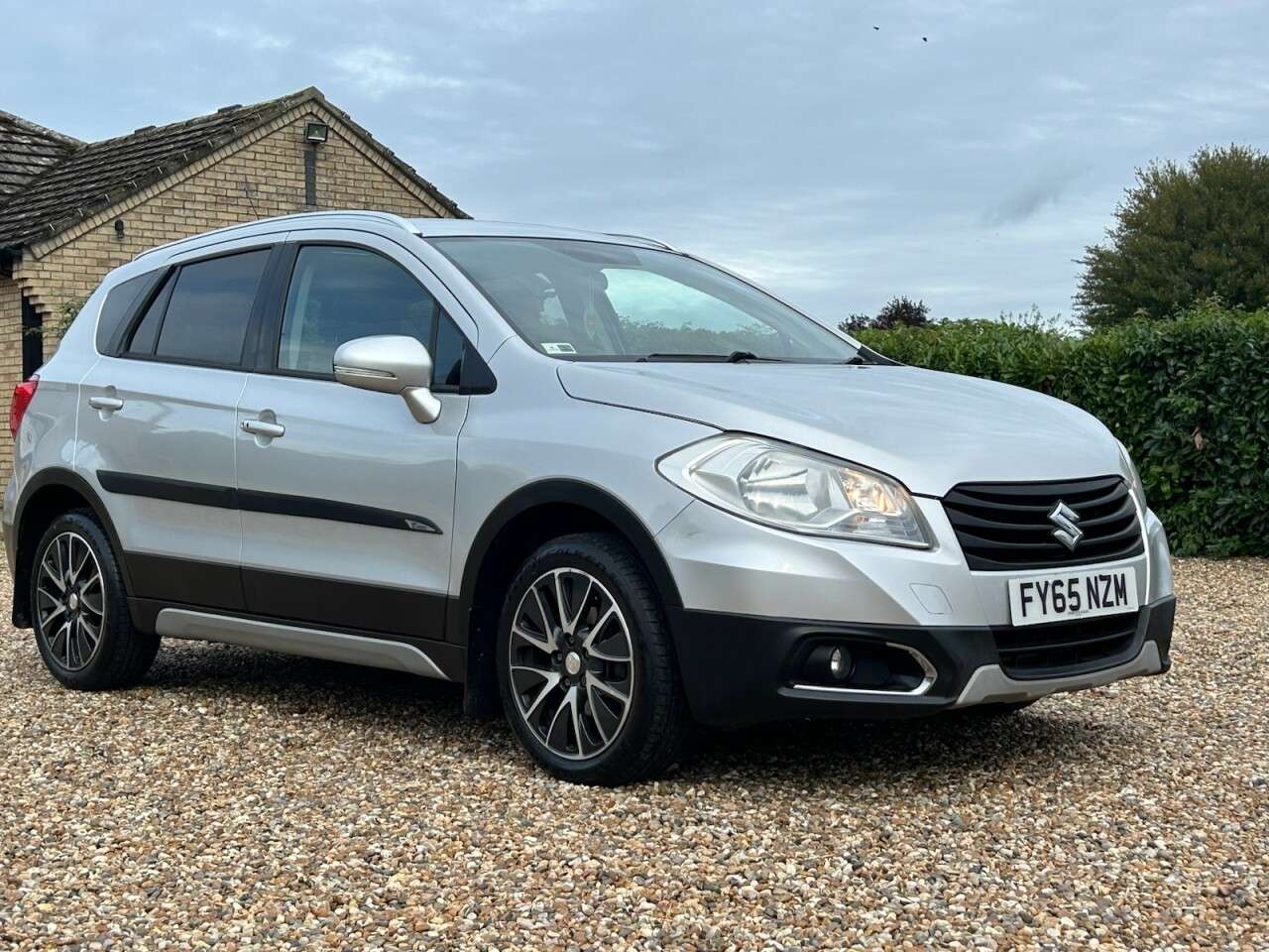 A 2015 SUZUKI SX4 S-CROSS 1.6 SZ-T SUV 5dr Petrol Manual ALLGRIP Euro 6 (120 ps) will come with full A 2015 SUZUKI SX4 S-CROSS 1.6 SZ-T SUV 5dr Petrol Manual ALLGRIP Euro 6 (120 ps) will come with full