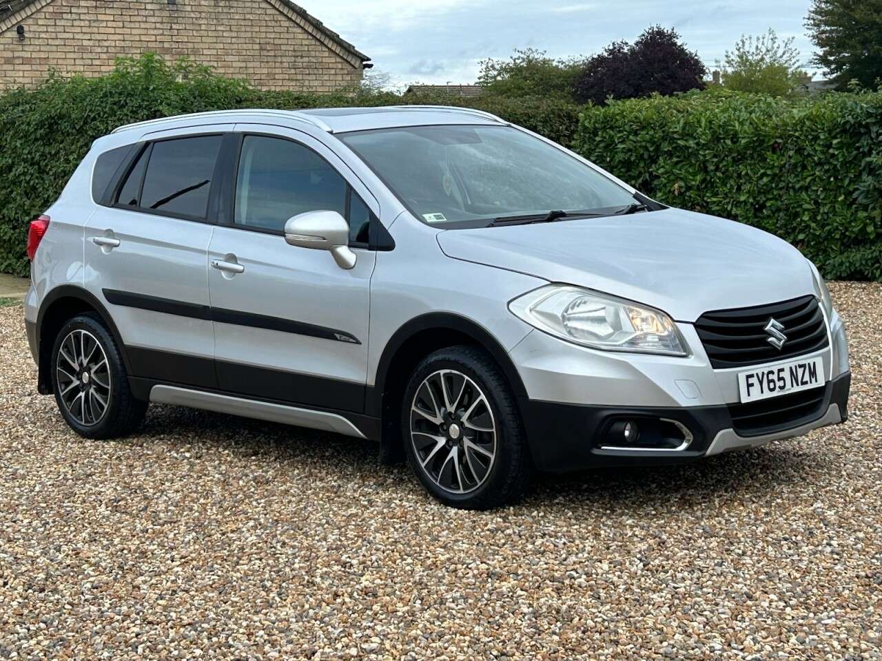A 2015 SUZUKI SX4 S-CROSS 1.6 SZ-T SUV 5dr Petrol Manual ALLGRIP Euro 6 (120 ps) will come with full A 2015 SUZUKI SX4 S-CROSS 1.6 SZ-T SUV 5dr Petrol Manual ALLGRIP Euro 6 (120 ps) will come with full