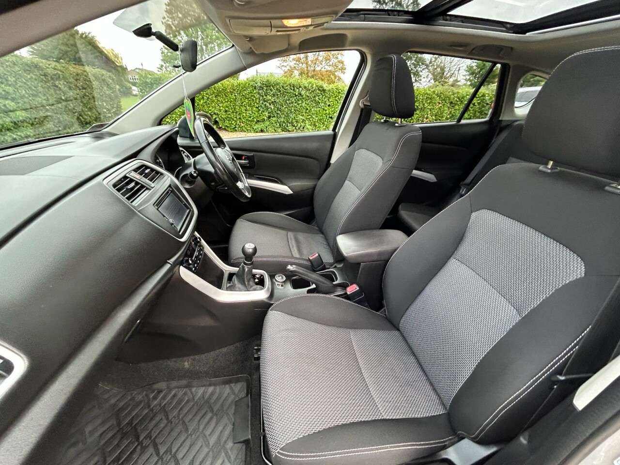2015 SUZUKI SX4 S-CROSS 2015 SUZUKI SX4 S-CROSS