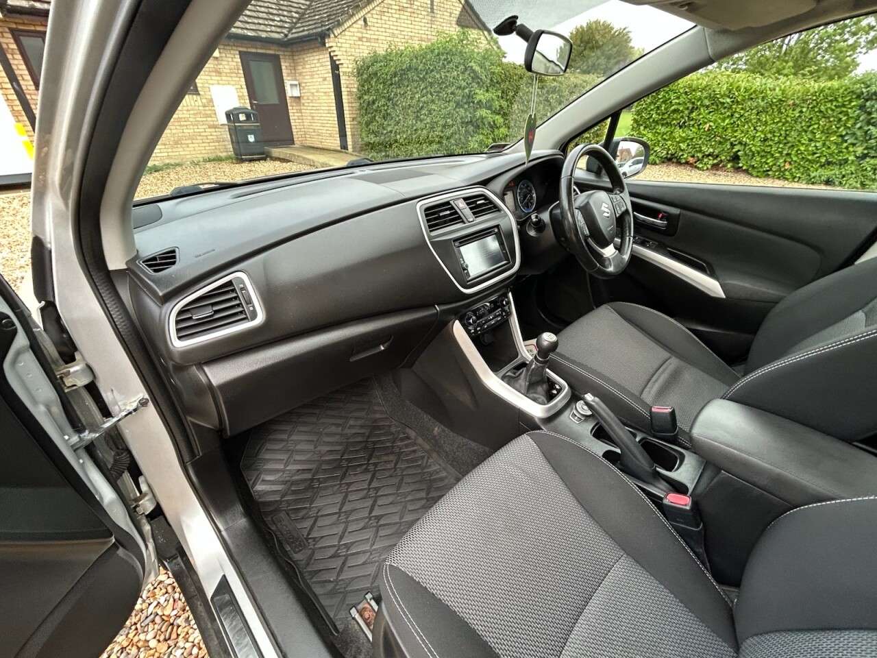 2015 SUZUKI SX4 S-CROSS 2015 SUZUKI SX4 S-CROSS